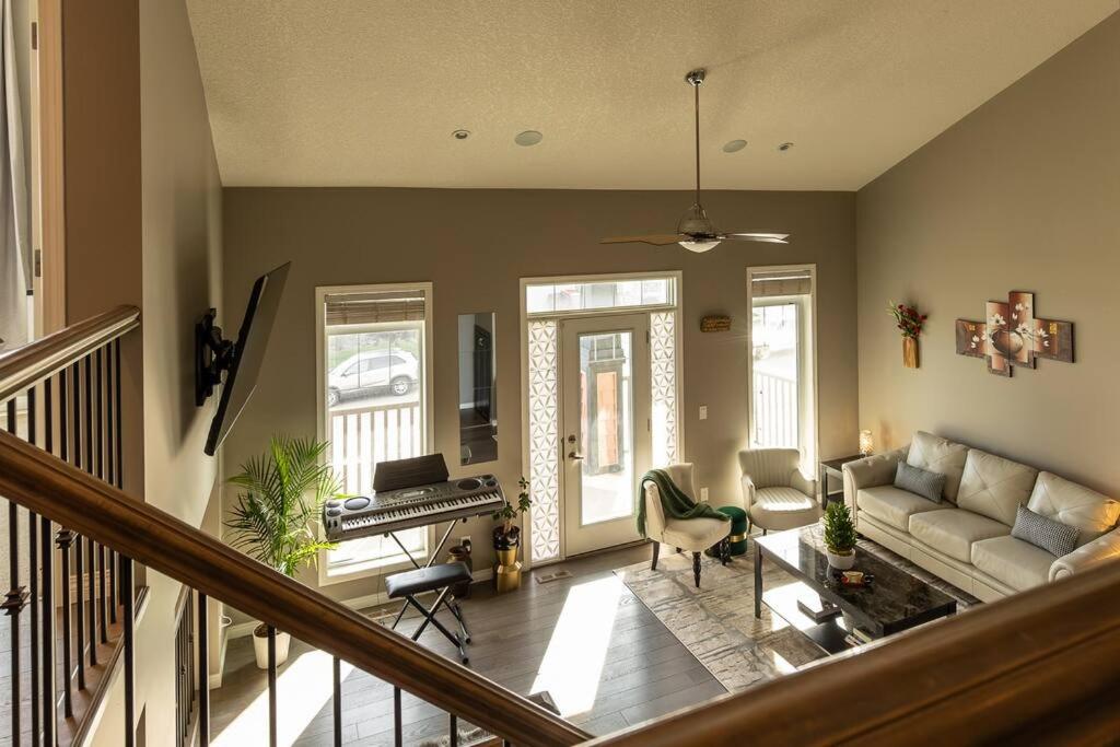 Huge Luxe 3 Kings size beds Chestermere Lake,Snowmobile, Quad
