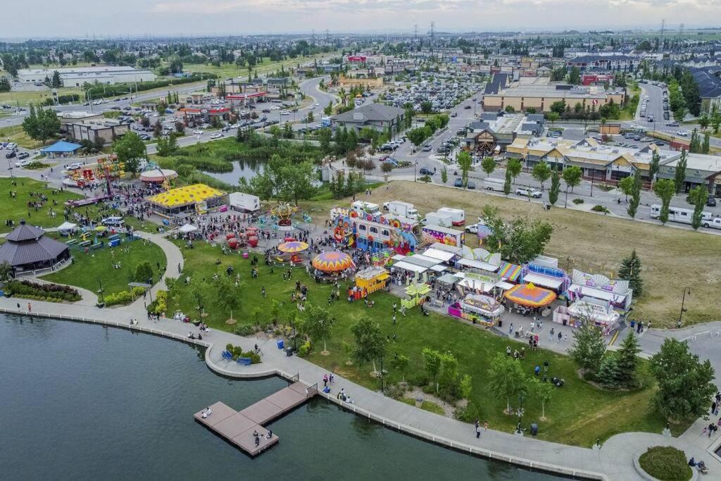Huge Luxe 3 Kings size beds Chestermere Lake,Snowmobile, Quad