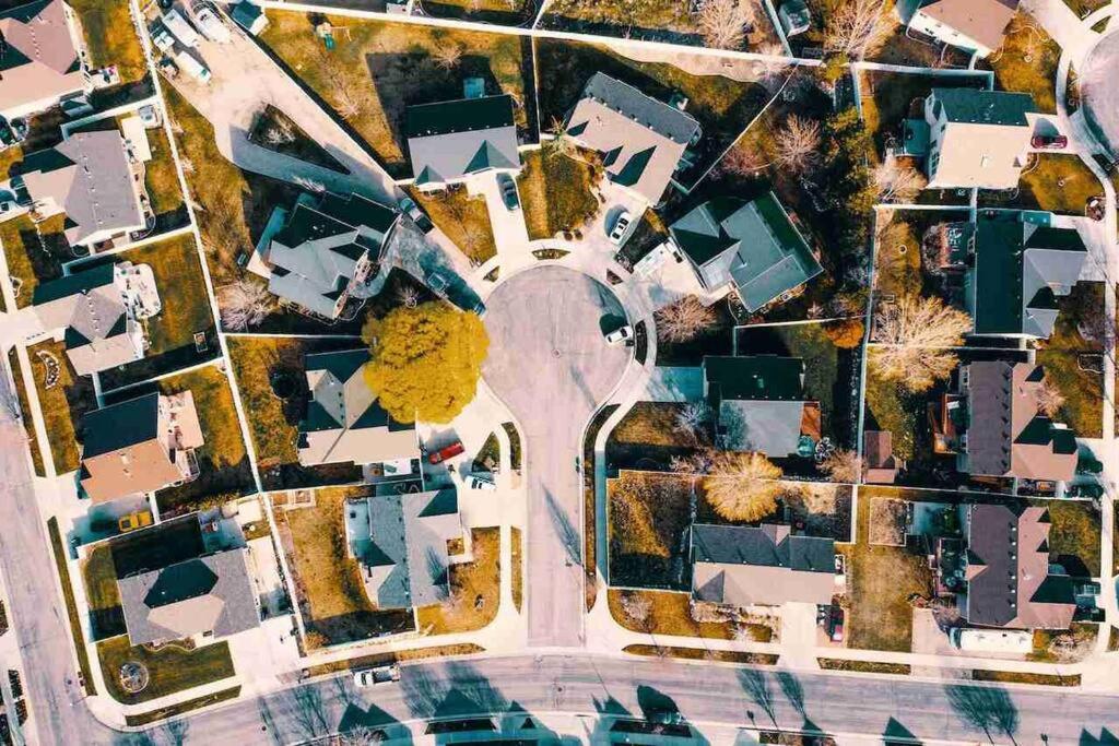 Huge Luxe 3 Kings size beds Chestermere Lake,Snowmobile, Quad