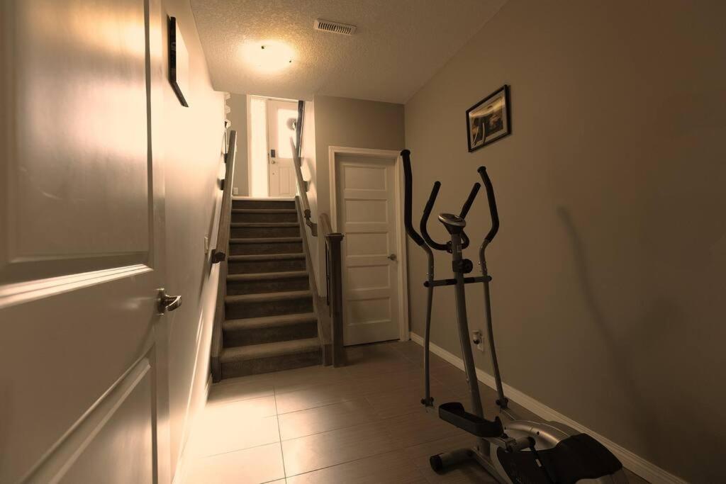 Huge Luxe 3 Kings size beds Chestermere Lake,Snowmobile, Quad