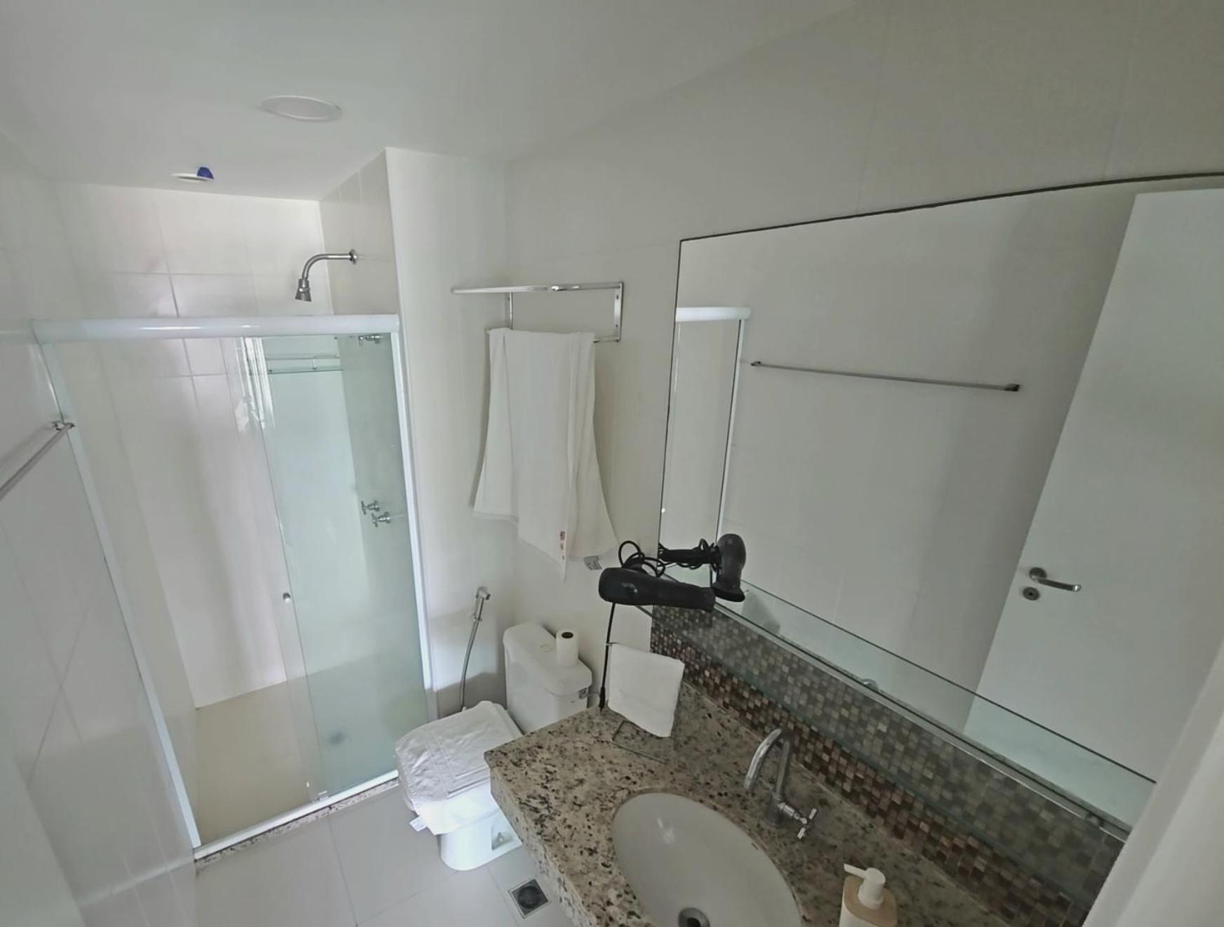 Ap70 m2 condomínio luxo Costa Espanha- Salvador- pré Carnaval -Réveillon em praia exclusiva- Vista Mar