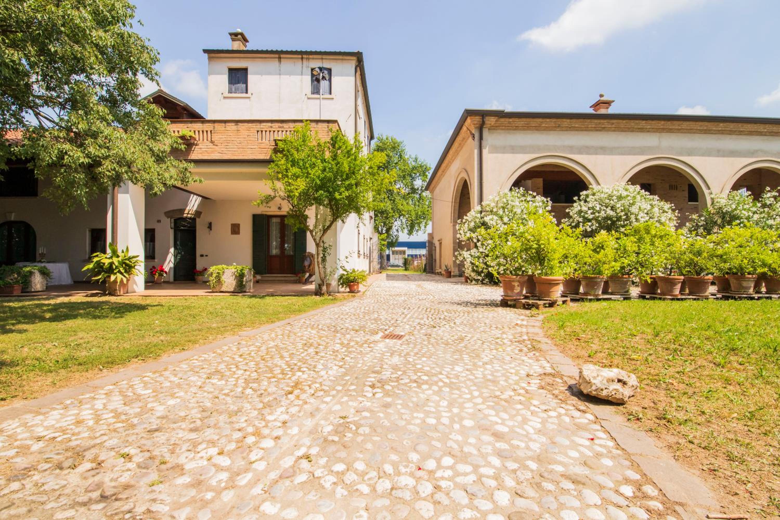 B&B La Villa del Vecchio Platano view 2