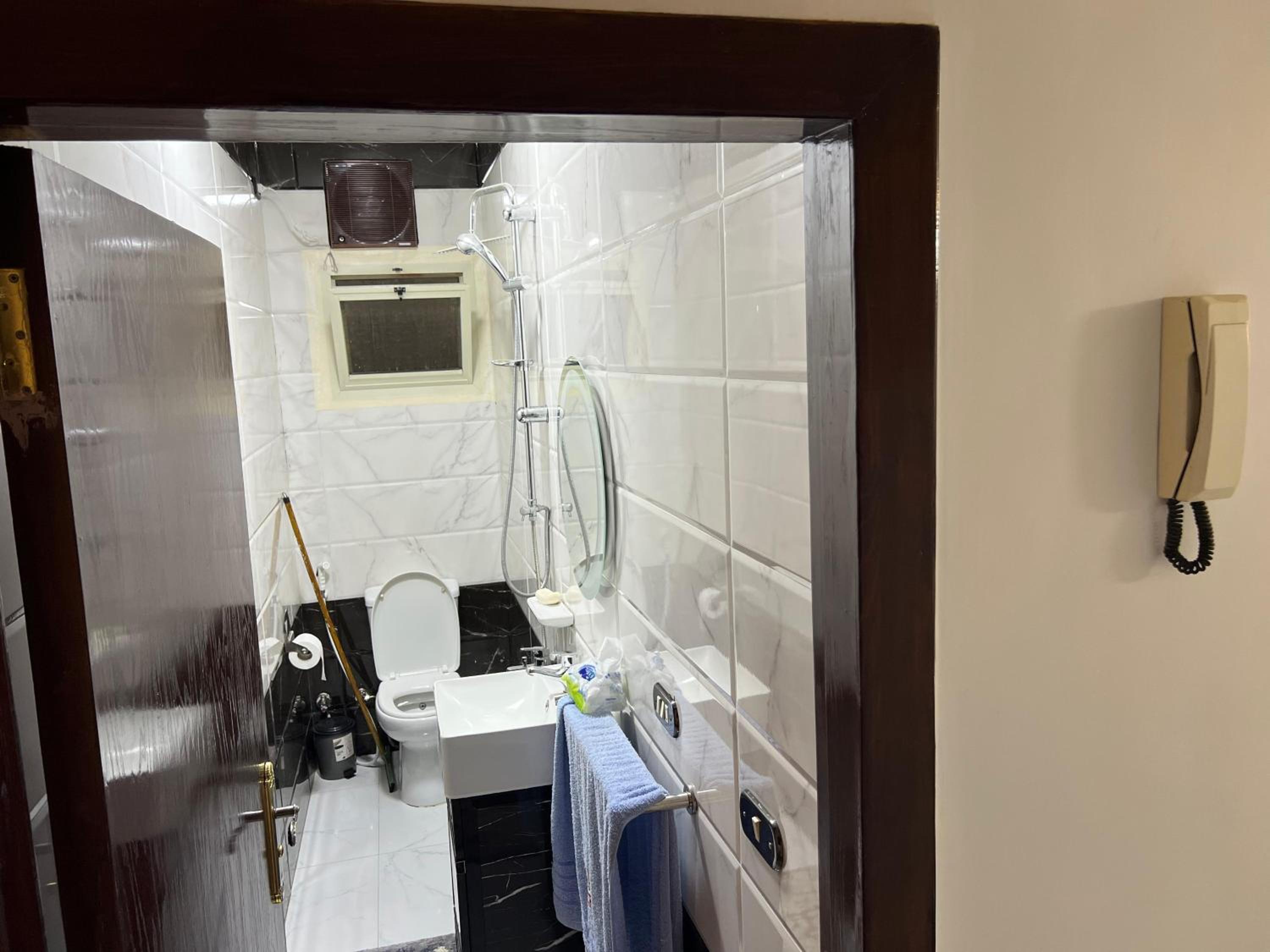 Three bedrooms apartment for Stars near city stars