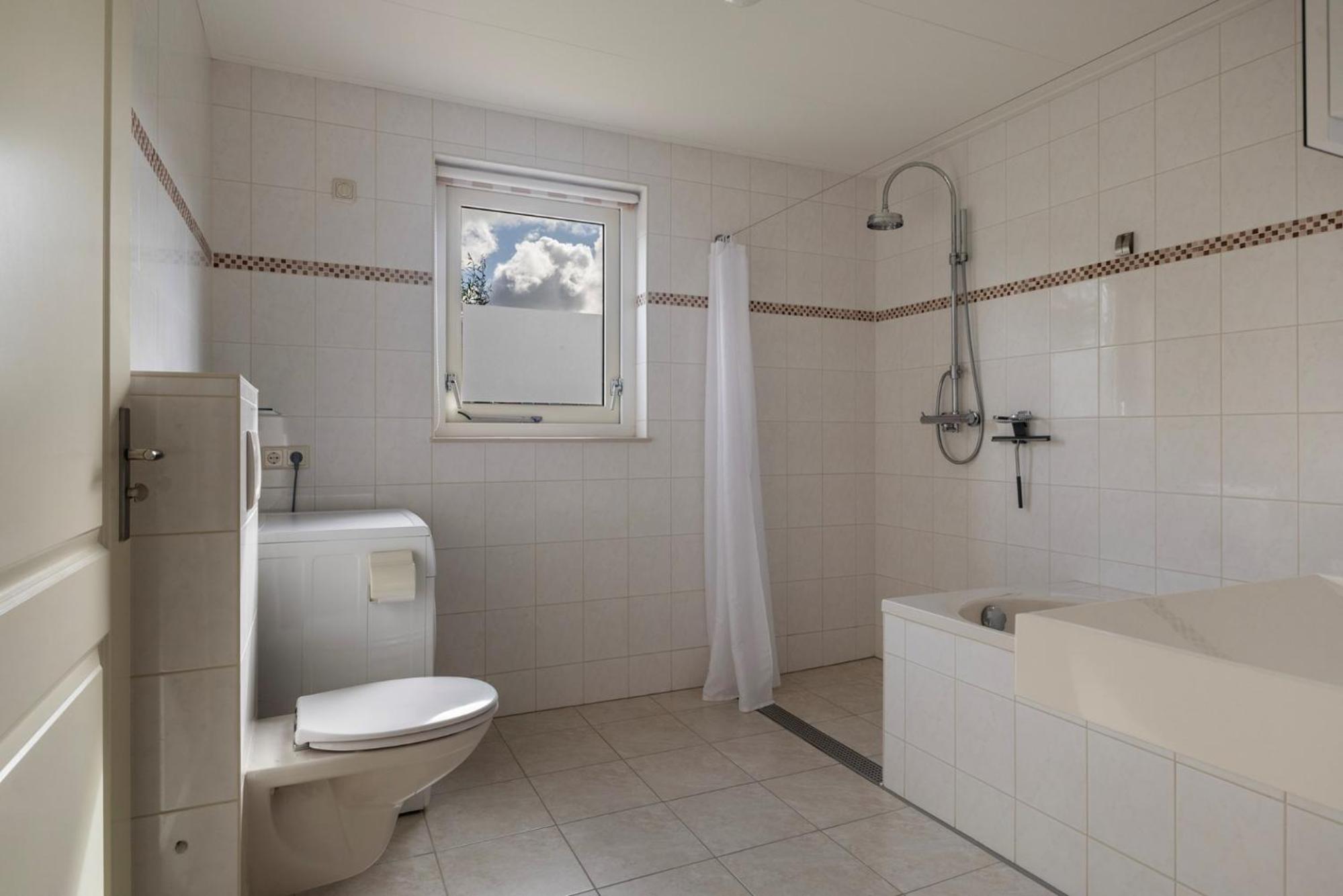 Komfortables Ferienhaus mit Garten, Weitblick und Whirlpool