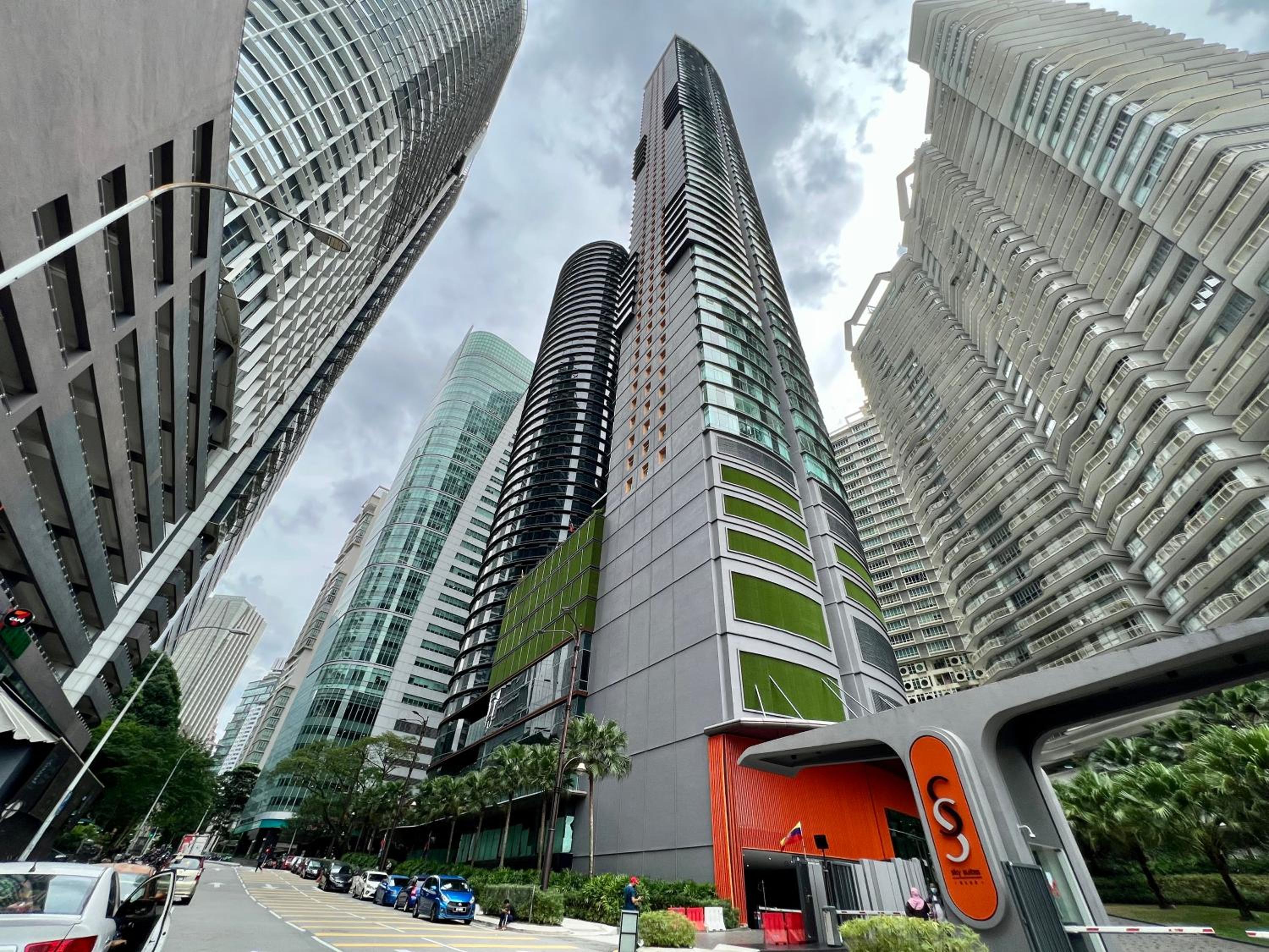 Sky Suites Dreamy 3BR Suite at KLCC