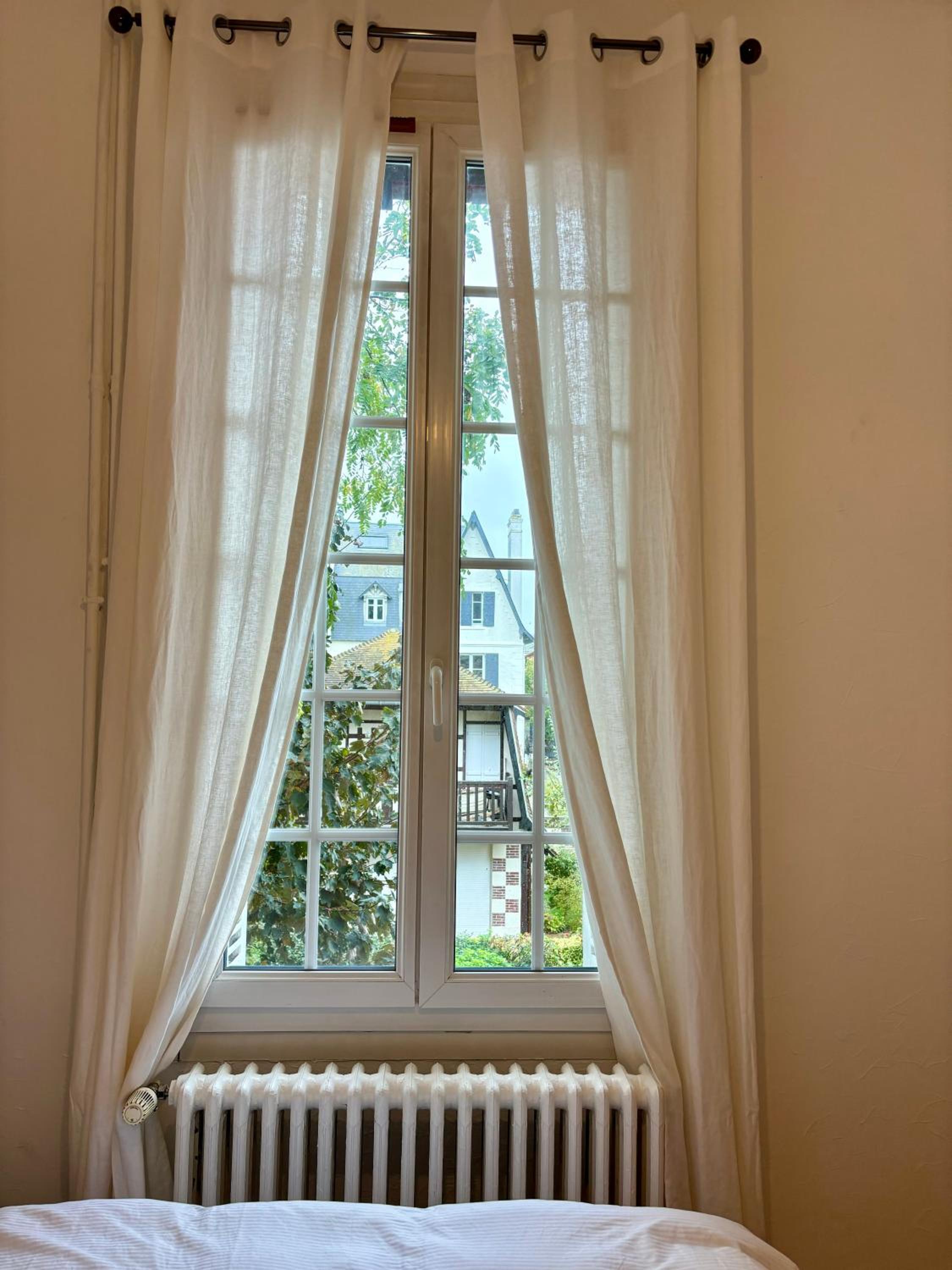 Vue Mer, Deauville Parking