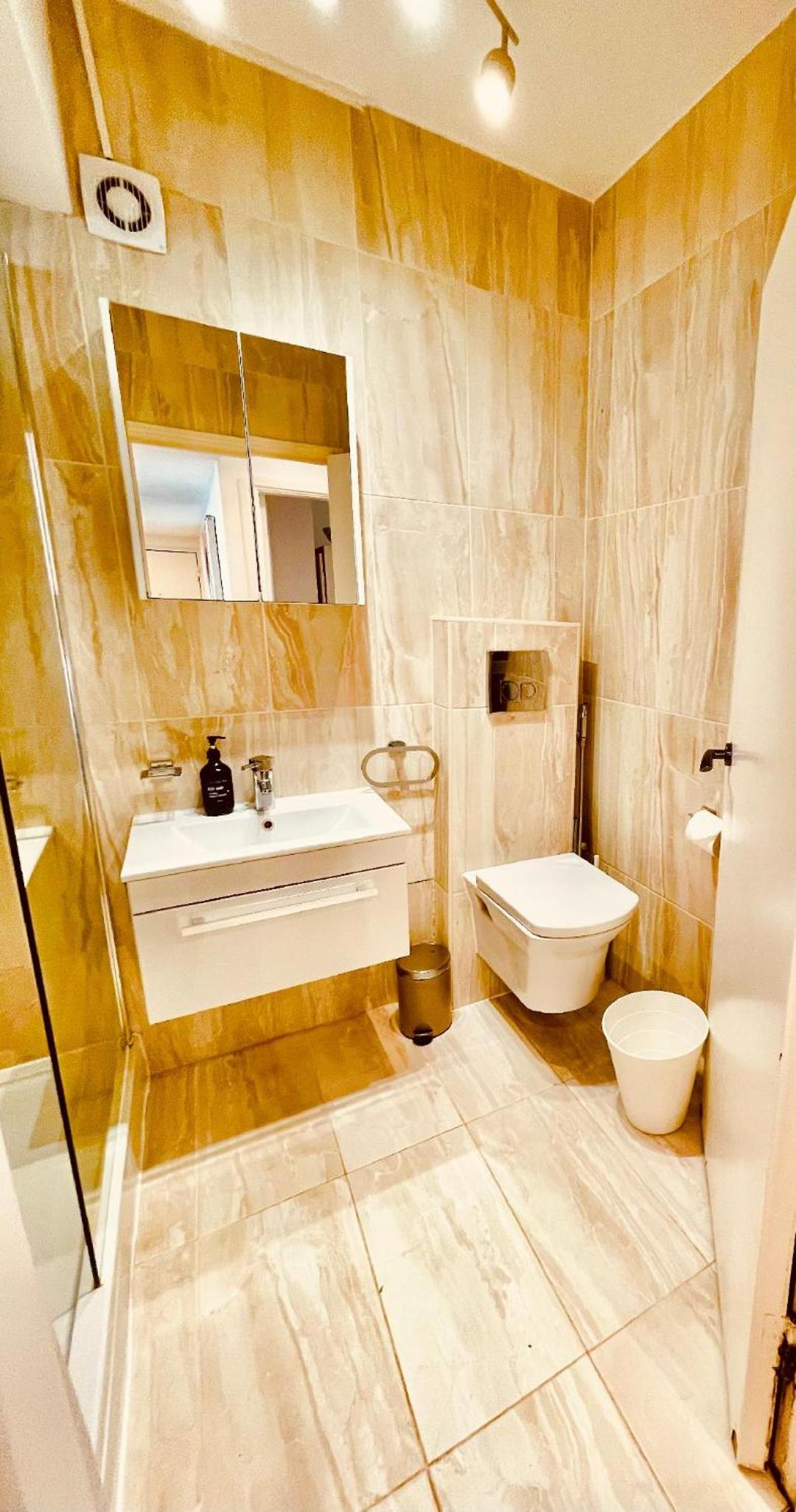 Family apartment with balcony 2 min walk to Hyde Park