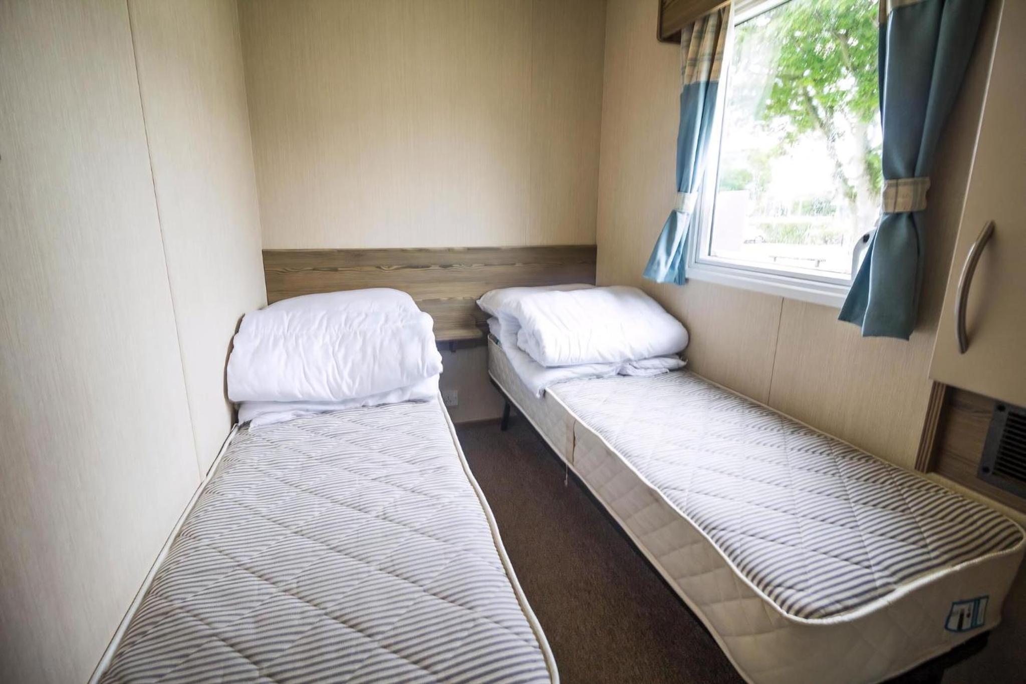 Superb 8 Berth Caravan, Close To Amenities At Caister Beach Ref 30073F view 2