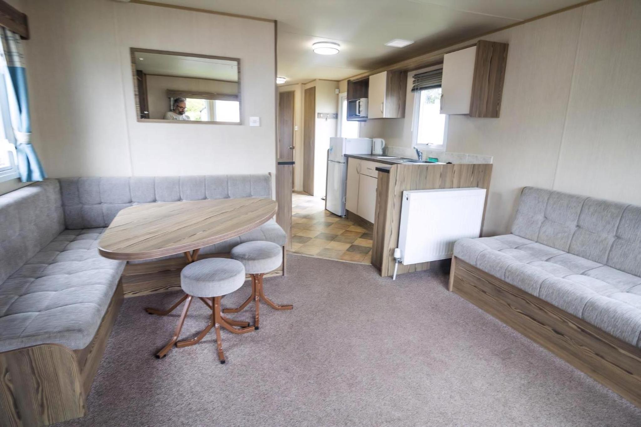 Superb 8 Berth Caravan, Close To Amenities At Caister Beach Ref 30073F view 4