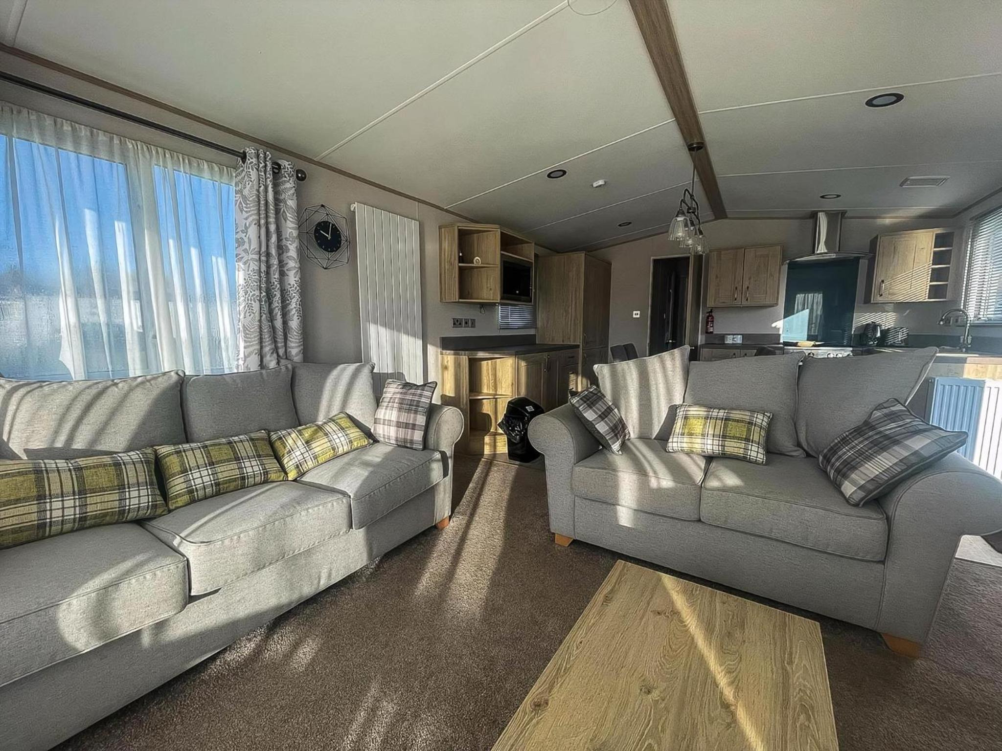 Lovely Caravan With Decking At Carlton Meres Holiday Park In Suffolk Ref 60023Ch view 3