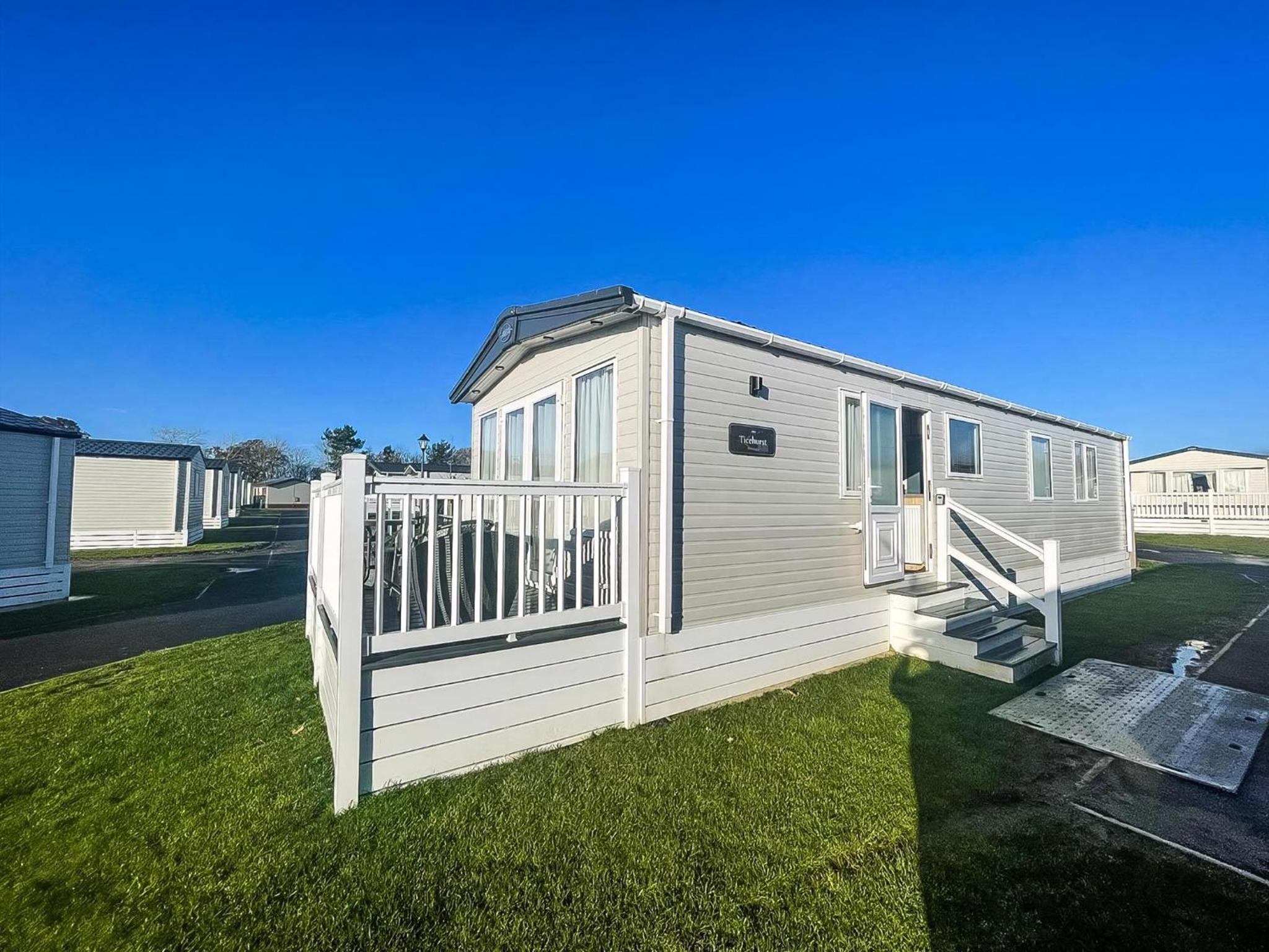 Lovely Caravan With Decking At Carlton Meres Holiday Park In Suffolk Ref 60023Ch view 4