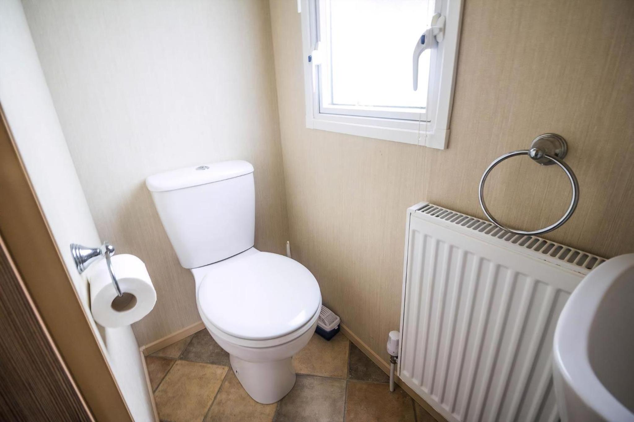 Superb 8 Berth Caravan, Close To Amenities At Caister Beach Ref 30073F view 5