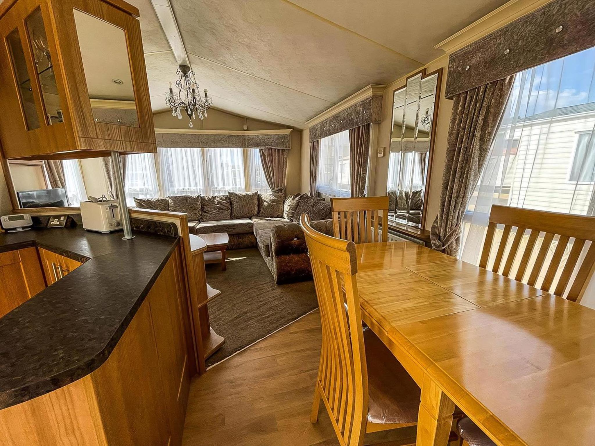 6 Berth Caravan Nearby Hunstanton Beach Front In Norfolk Ref 13019L view 4