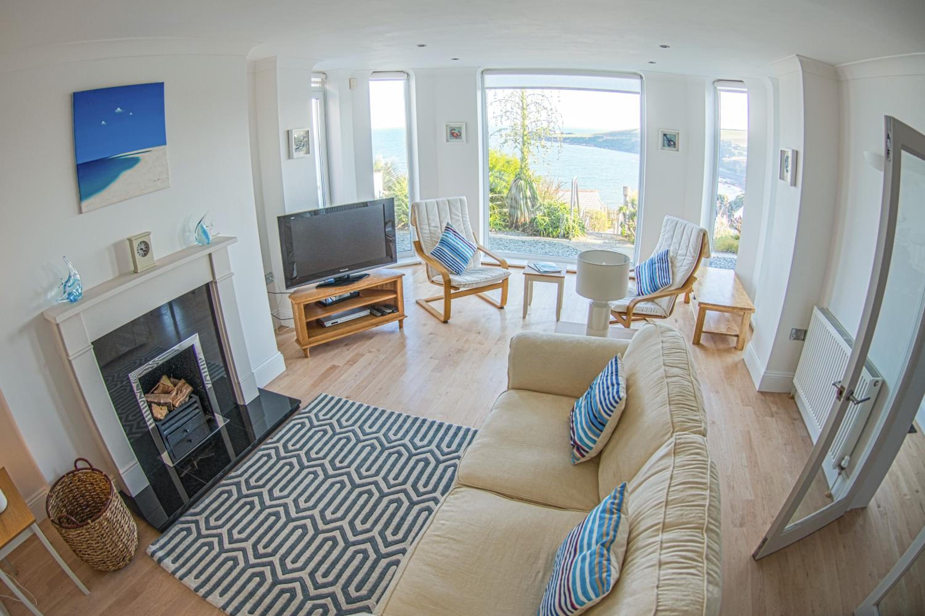Ocean View, 5 bedrooms sleeps 10, stunning views, parking x4