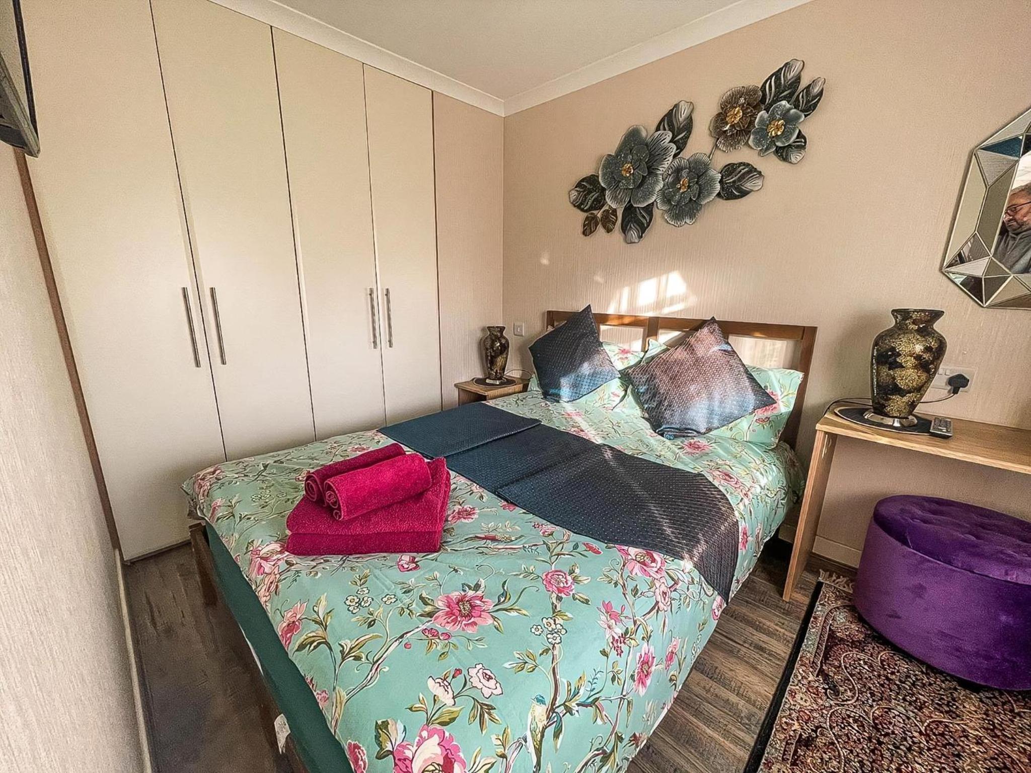 Bespoke Holiday Home With Private Pool And Hot Tub, Sleeps 8 Ref 34073P