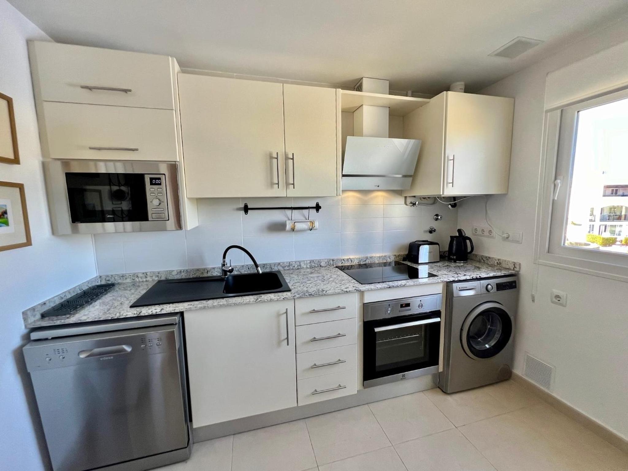 Stunning apartment with overflow pool and golf view