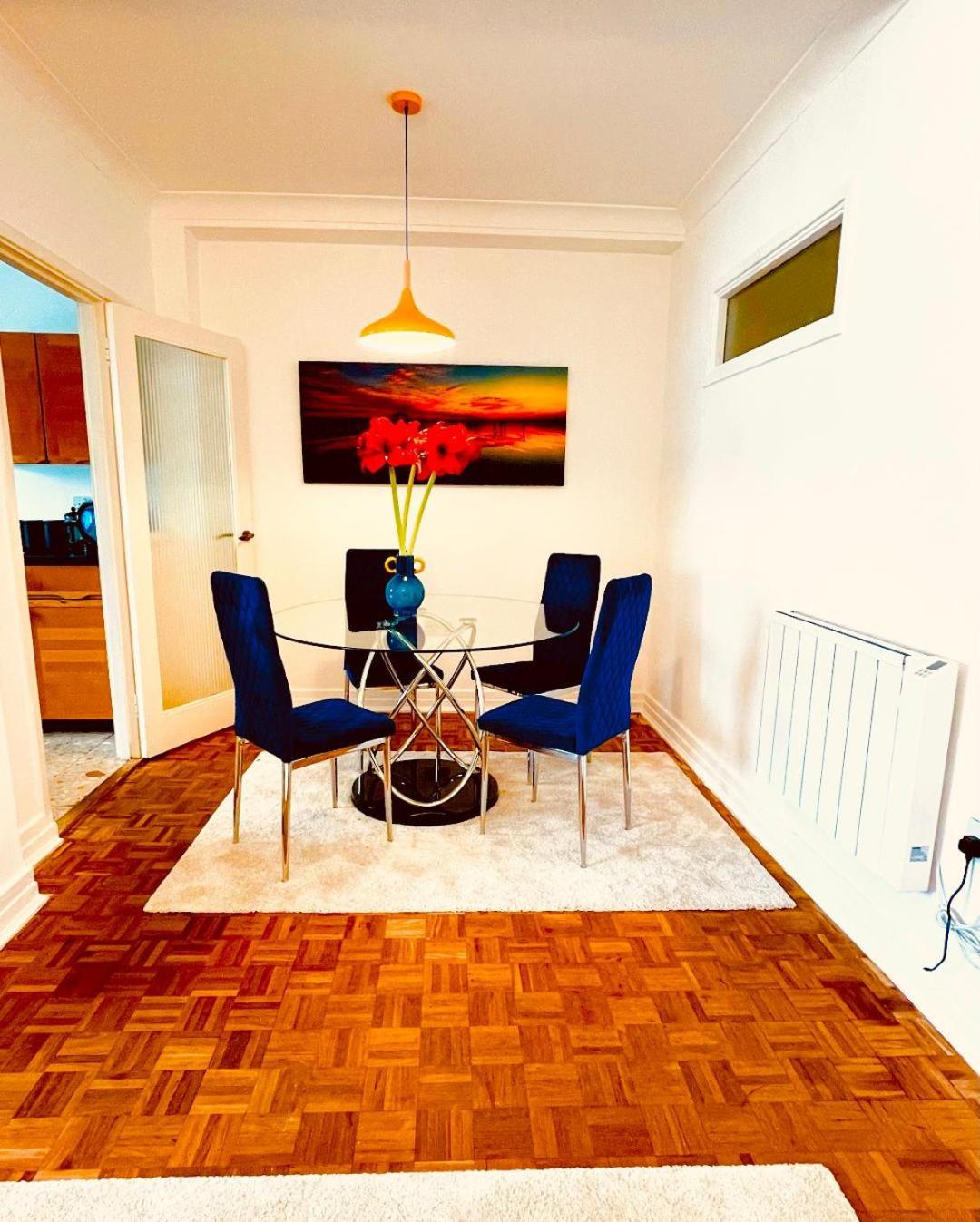 Family apartment with balcony 2 min walk to Hyde Park