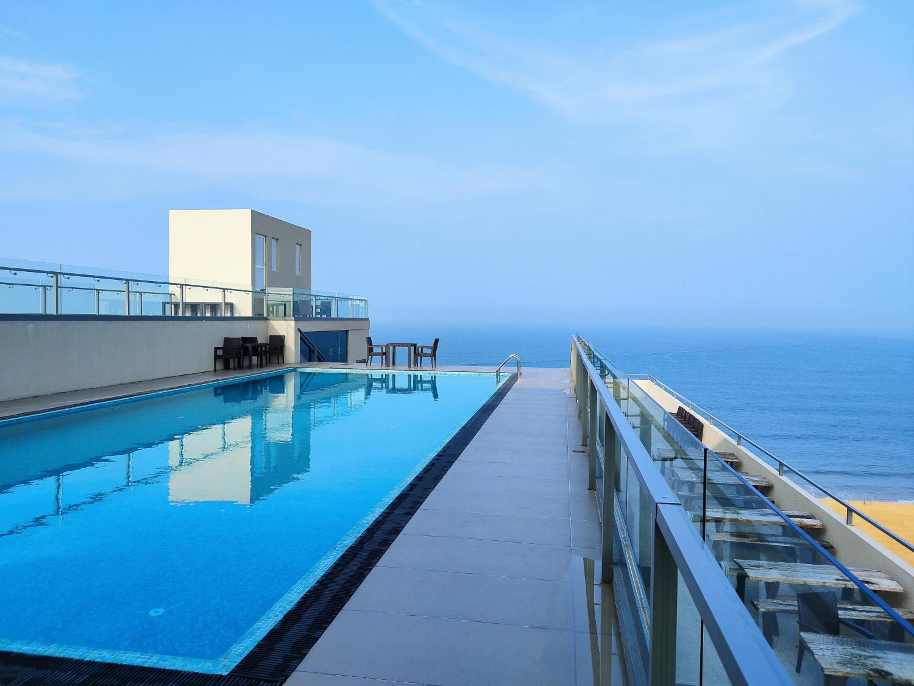 Merasbrise apartments by Infinity Condos