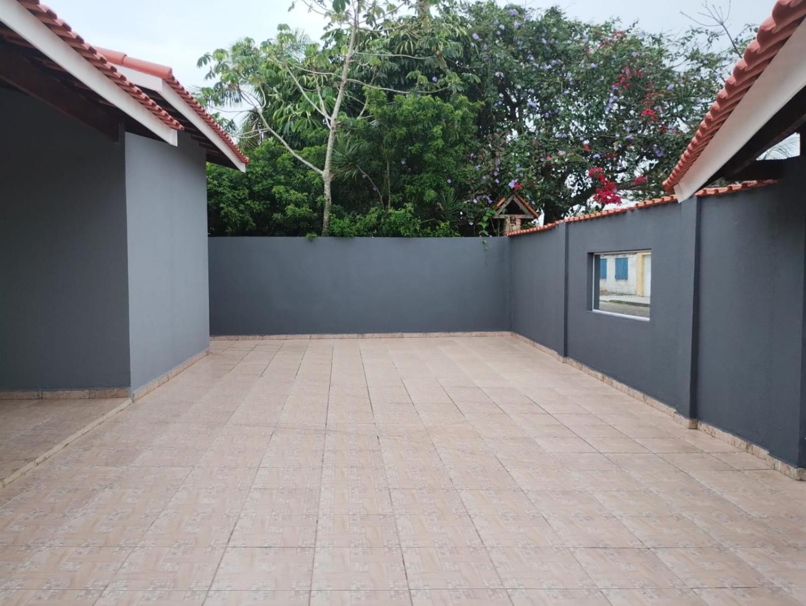 Casa na praia com piscina e churrasqueira