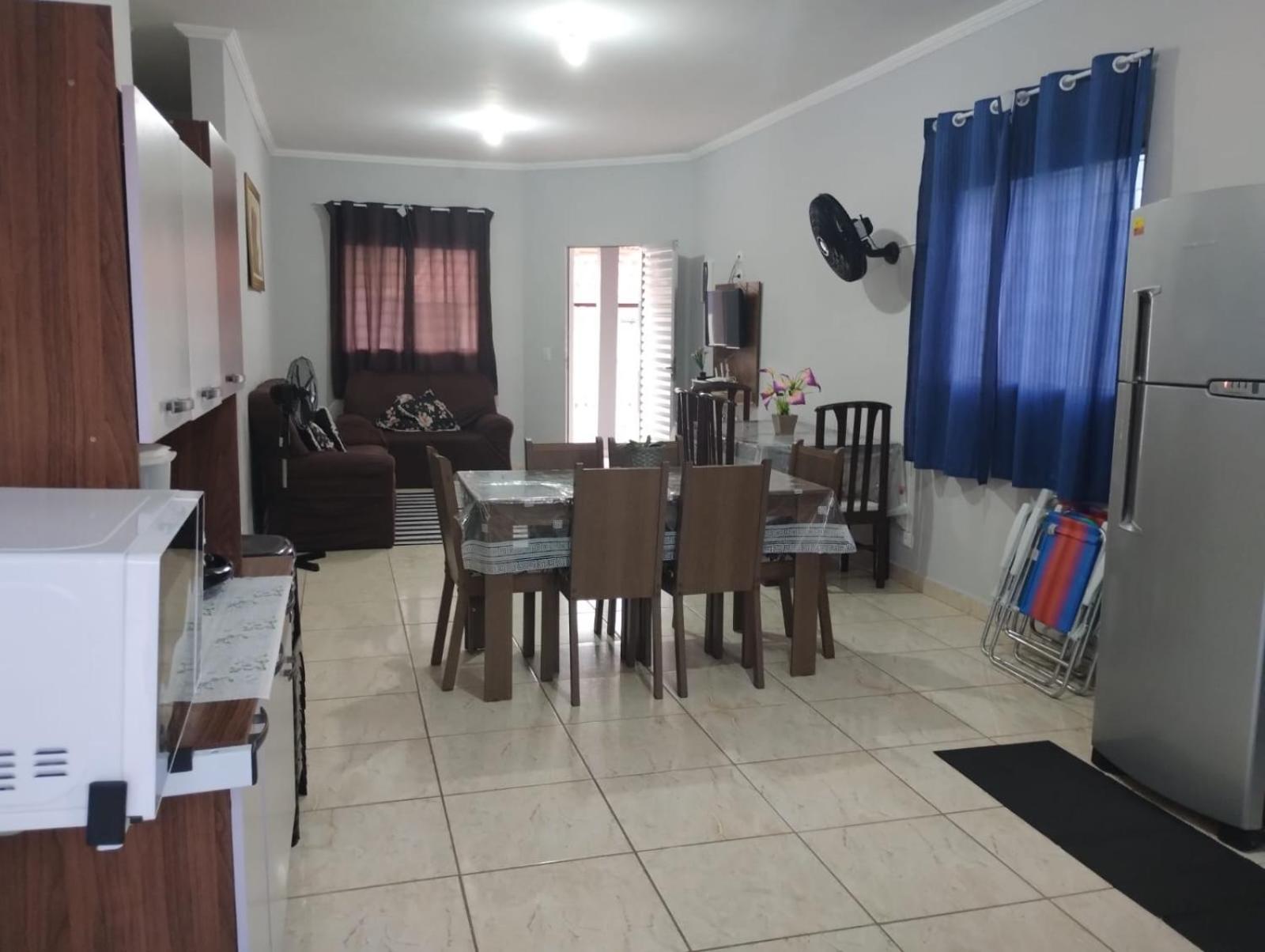 Casa na praia com piscina e churrasqueira