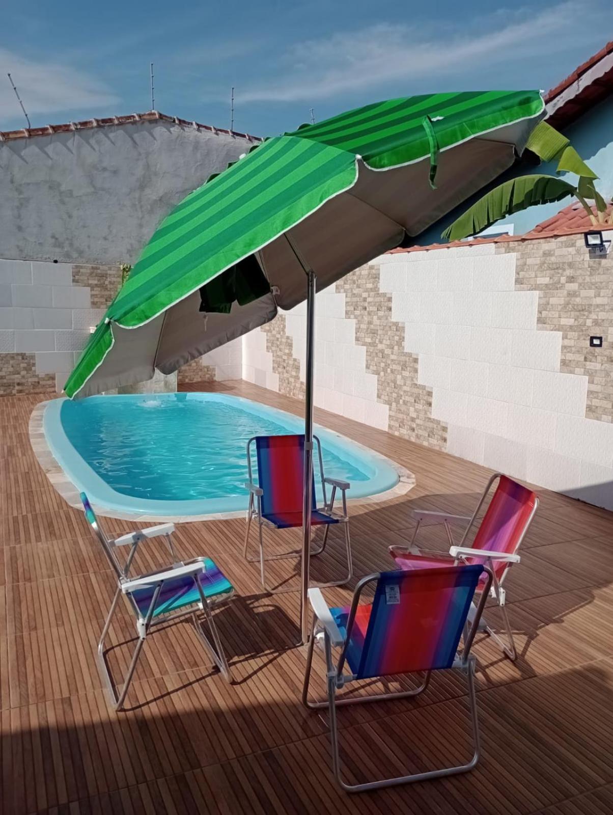 Casa na praia com piscina e churrasqueira