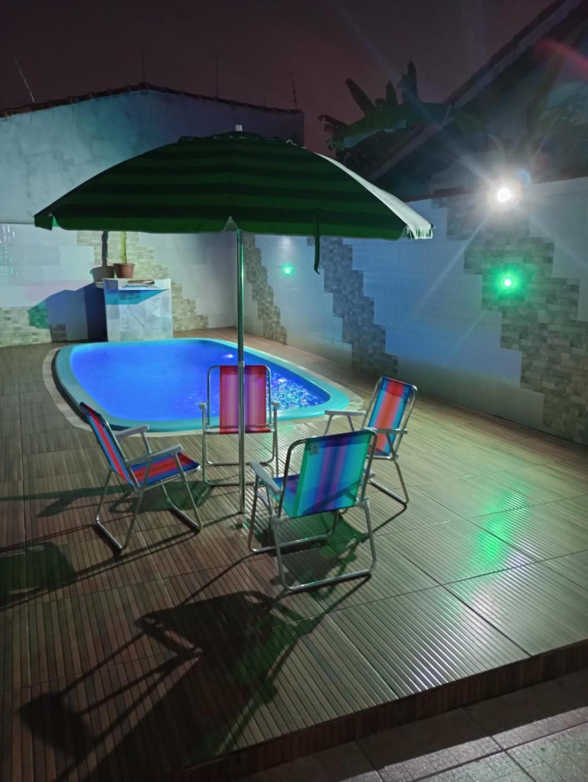 Casa na praia com piscina e churrasqueira