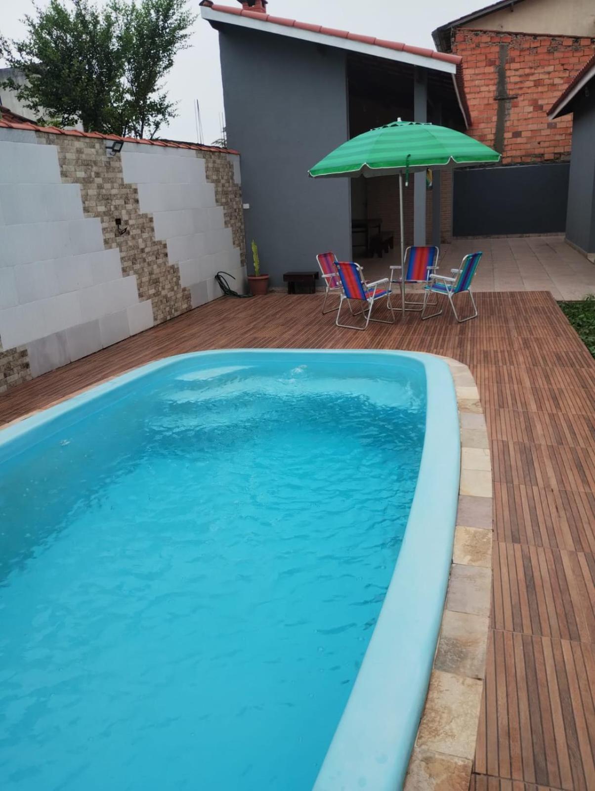 Casa na praia com piscina e churrasqueira