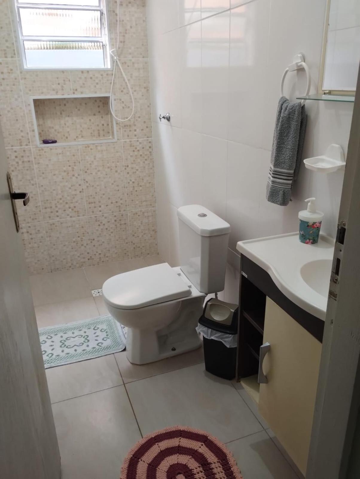 Casa na praia com piscina e churrasqueira