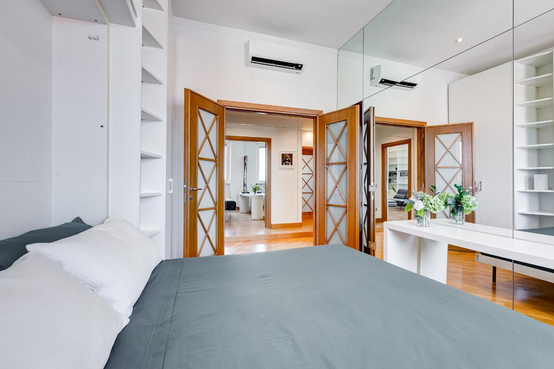 Romaviva Luxury Attic Apartment - San Giovanni in Laterano - Metro A C - Central Rome