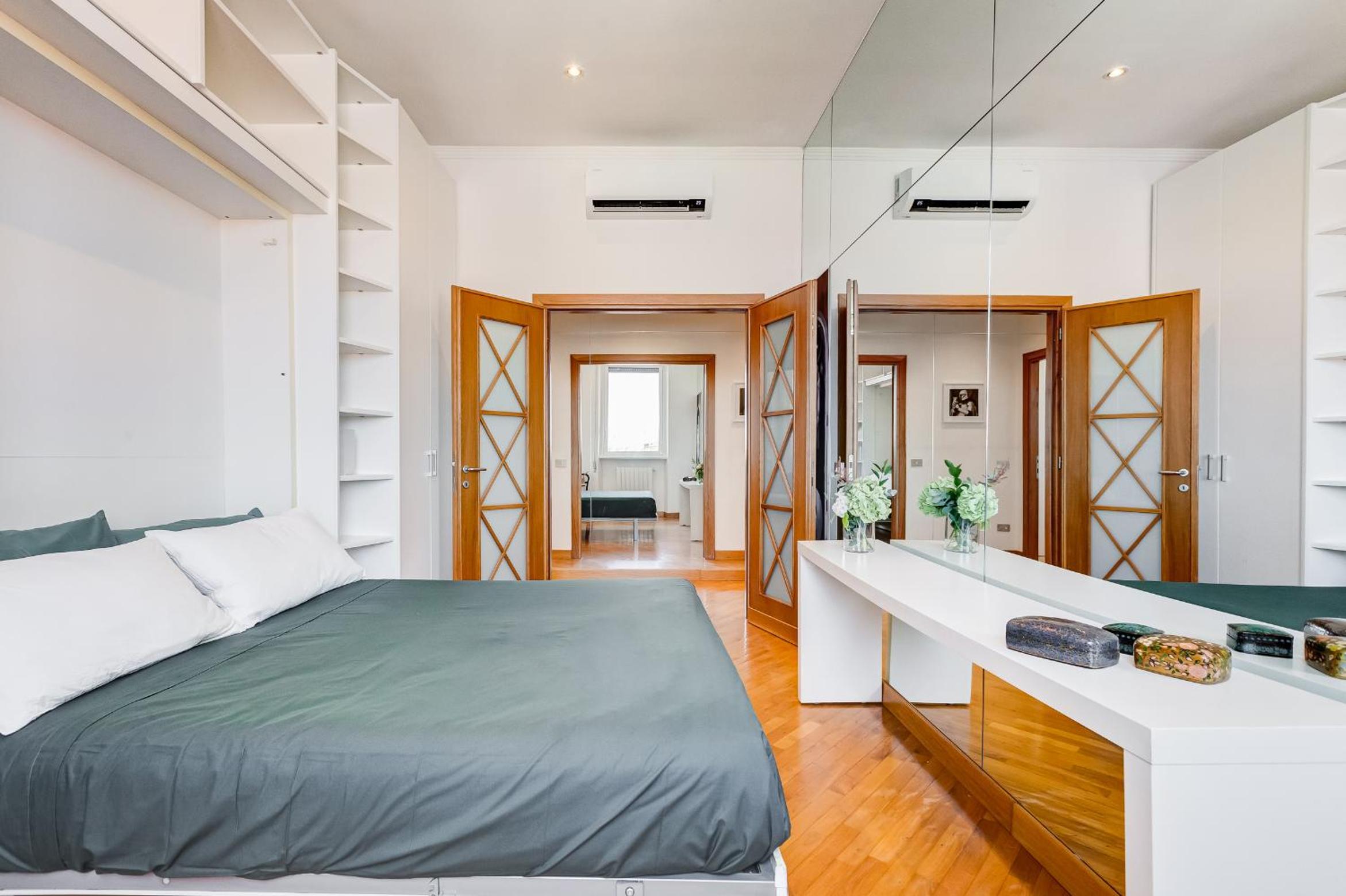 Romaviva Luxury Attic Apartment - San Giovanni in Laterano - Metro A C - Central Rome