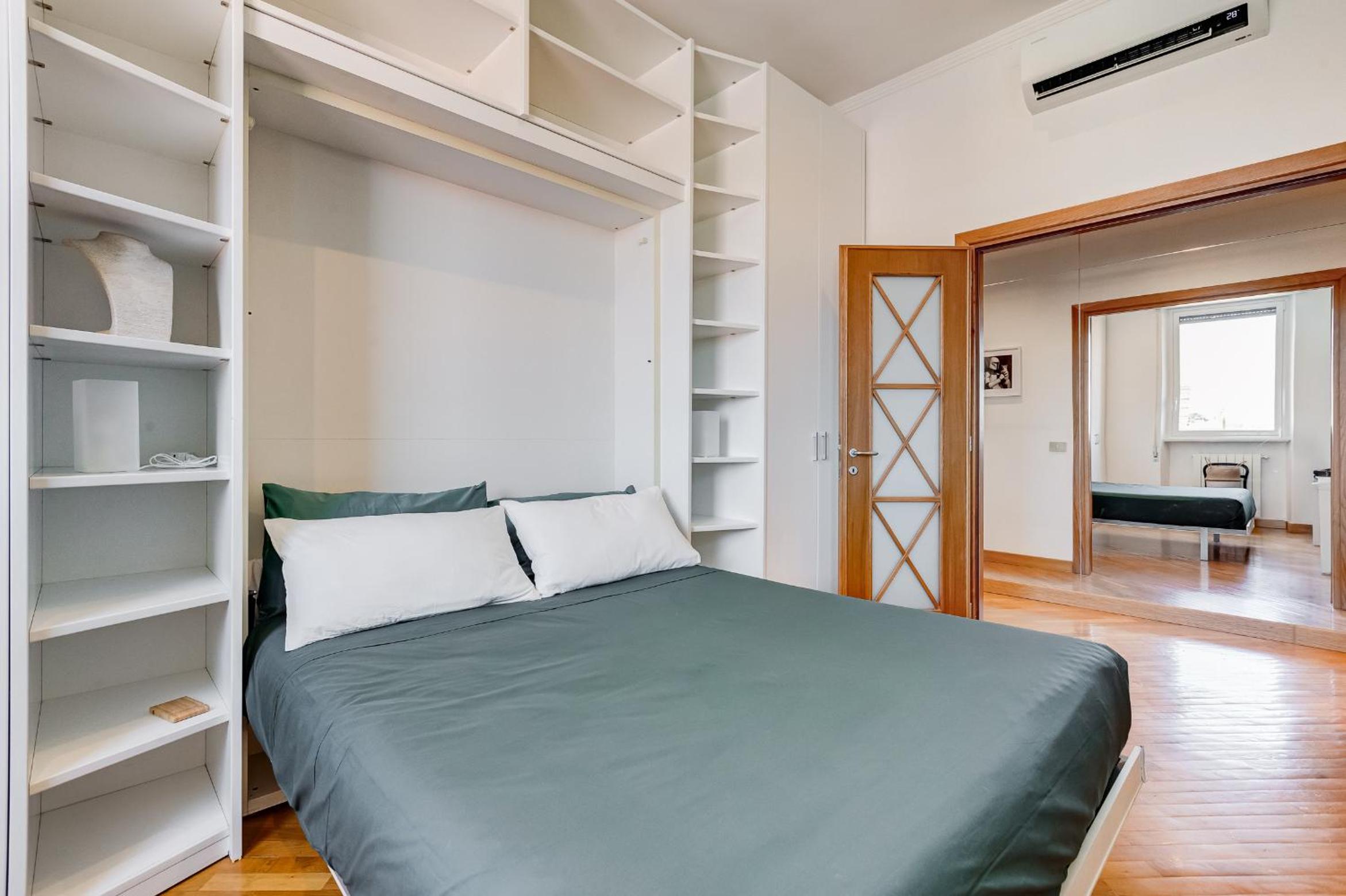 Romaviva Luxury Attic Apartment - San Giovanni in Laterano - Metro A C - Central Rome