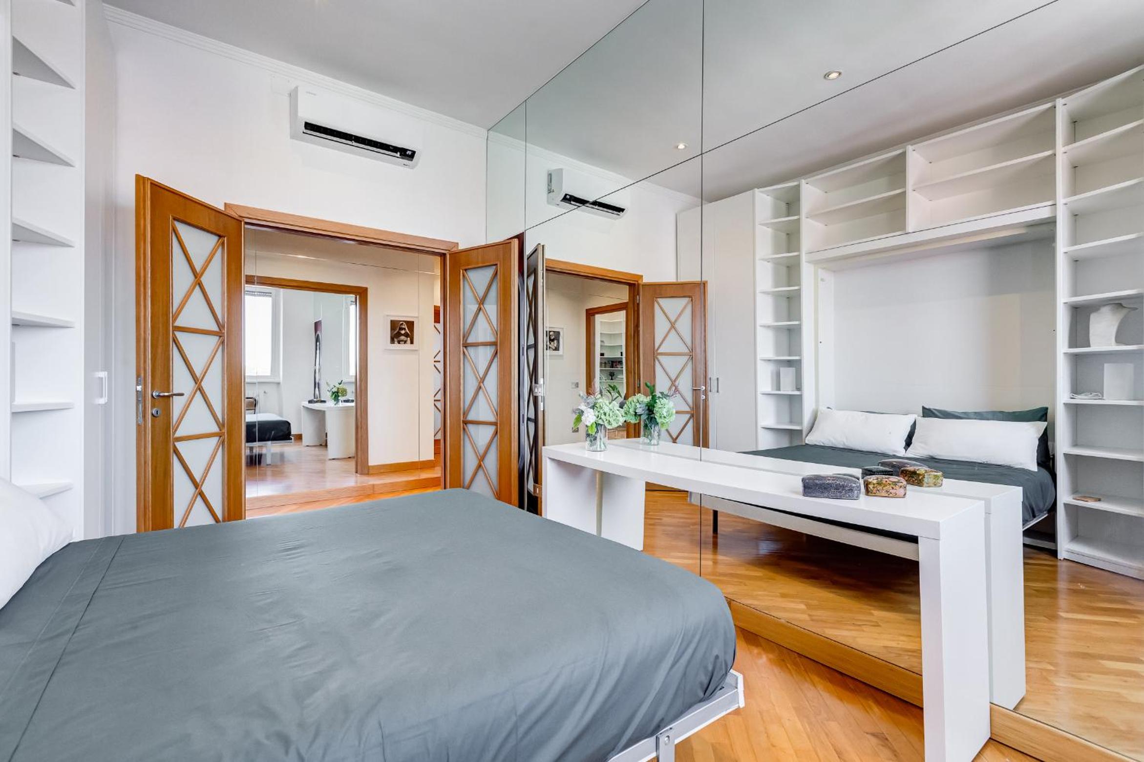 Romaviva Luxury Attic Apartment - San Giovanni in Laterano - Metro A C - Central Rome