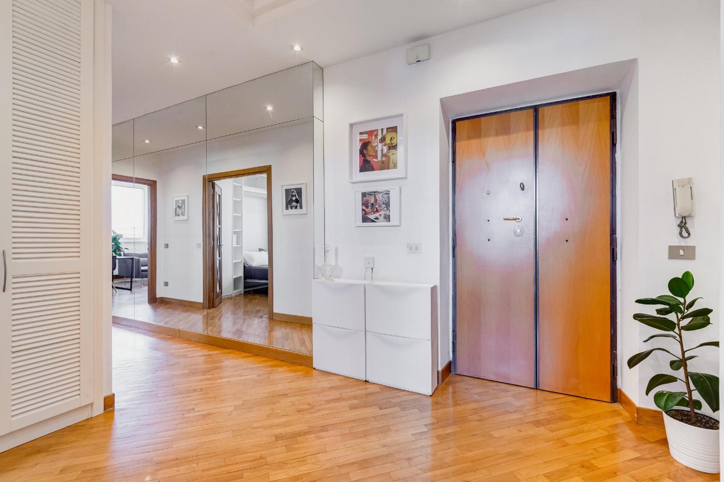 Romaviva Luxury Attic Apartment - San Giovanni in Laterano - Metro A C - Central Rome