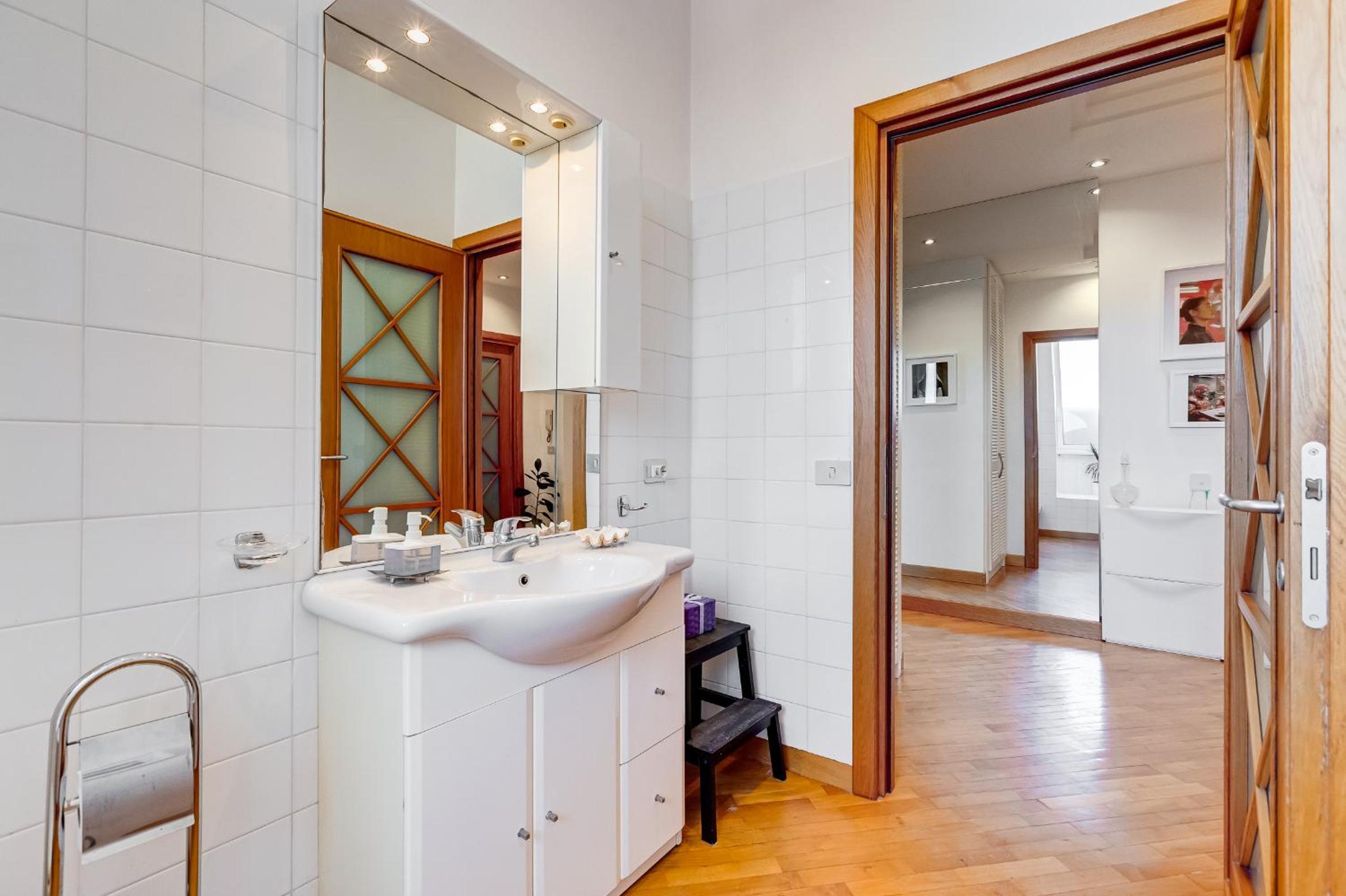Romaviva Luxury Attic Apartment - San Giovanni in Laterano - Metro A C - Central Rome