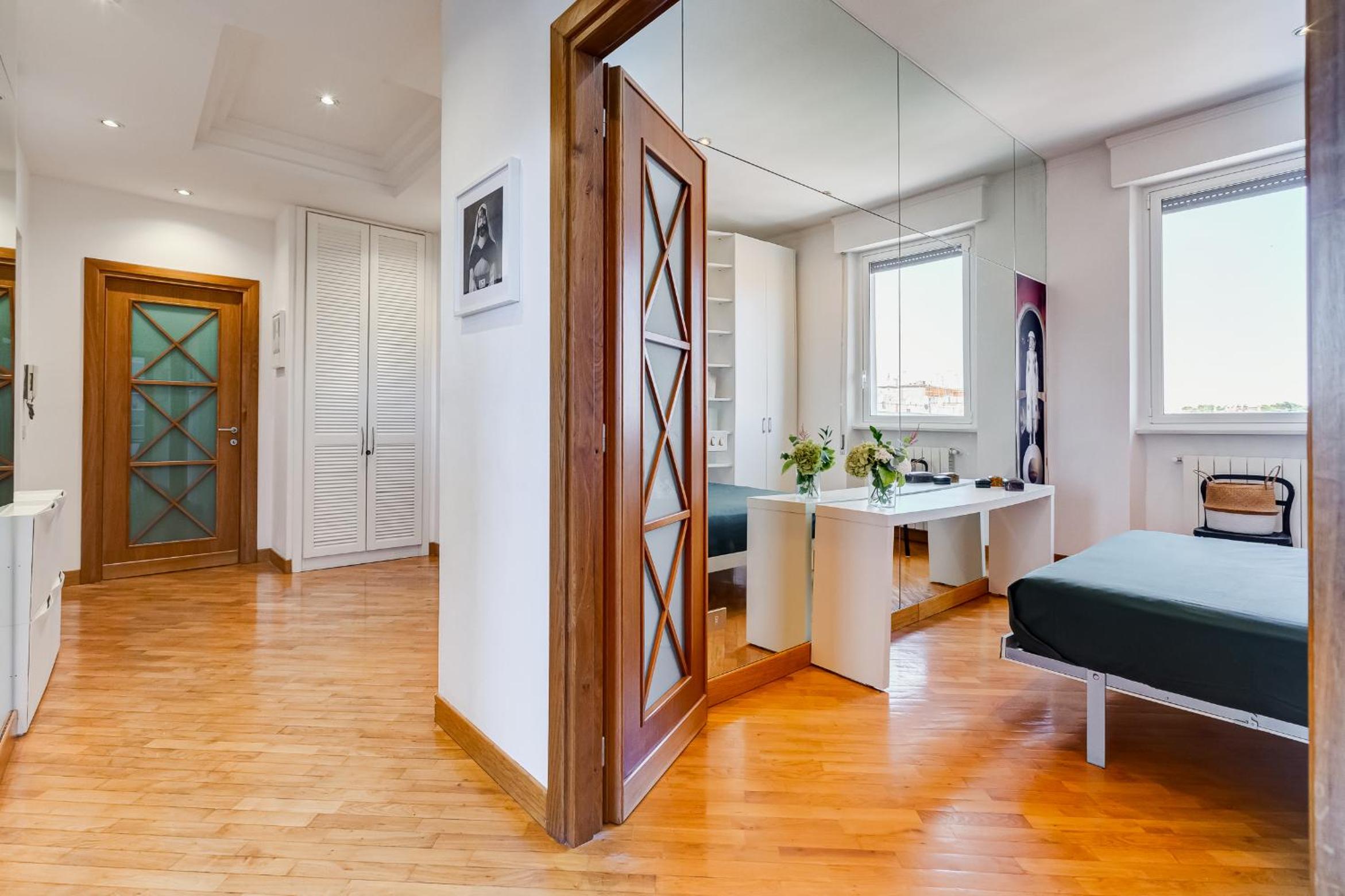 Romaviva Luxury Attic Apartment - San Giovanni in Laterano - Metro A C - Central Rome