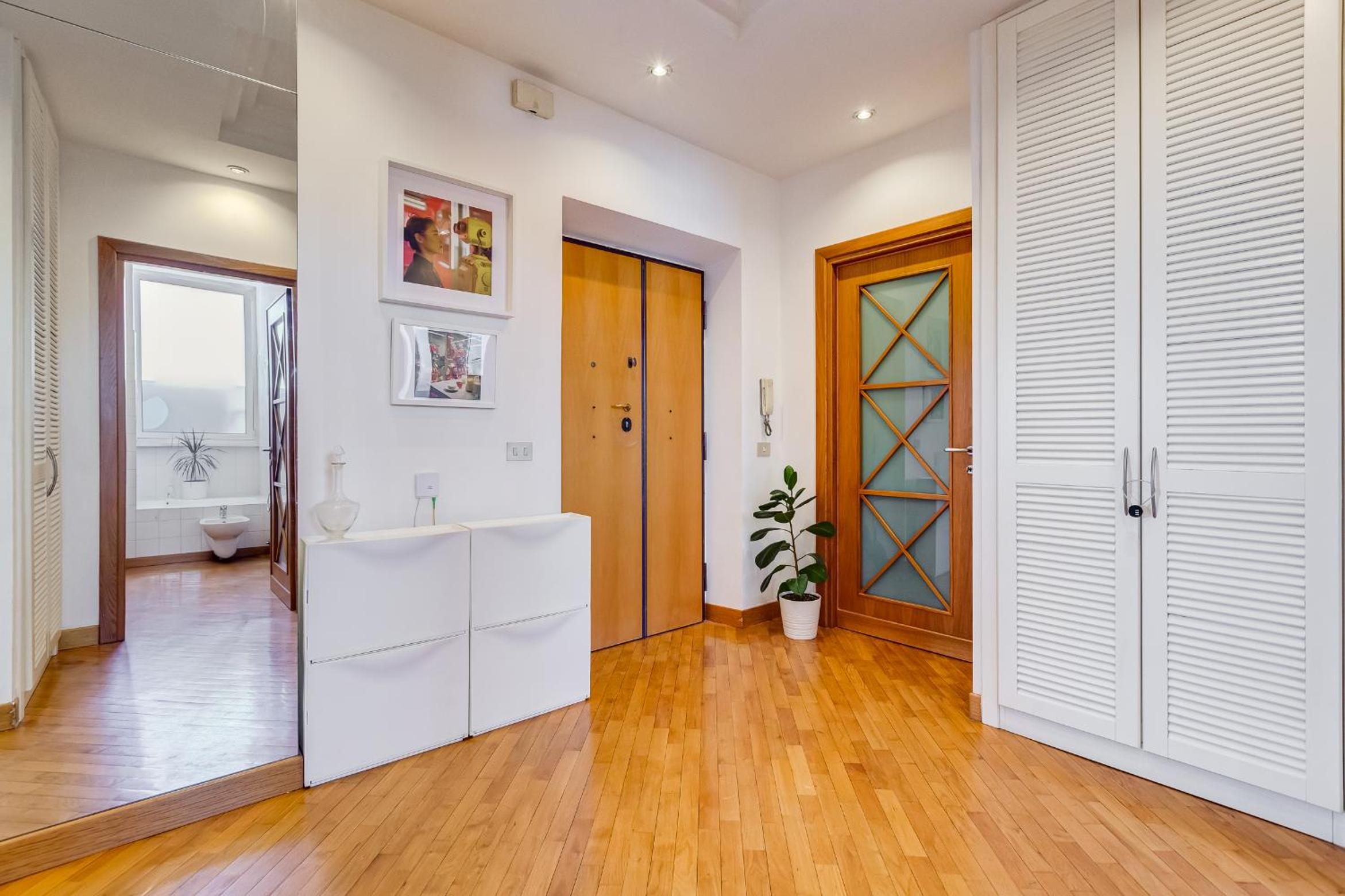 Romaviva Luxury Attic Apartment - San Giovanni in Laterano - Metro A C - Central Rome