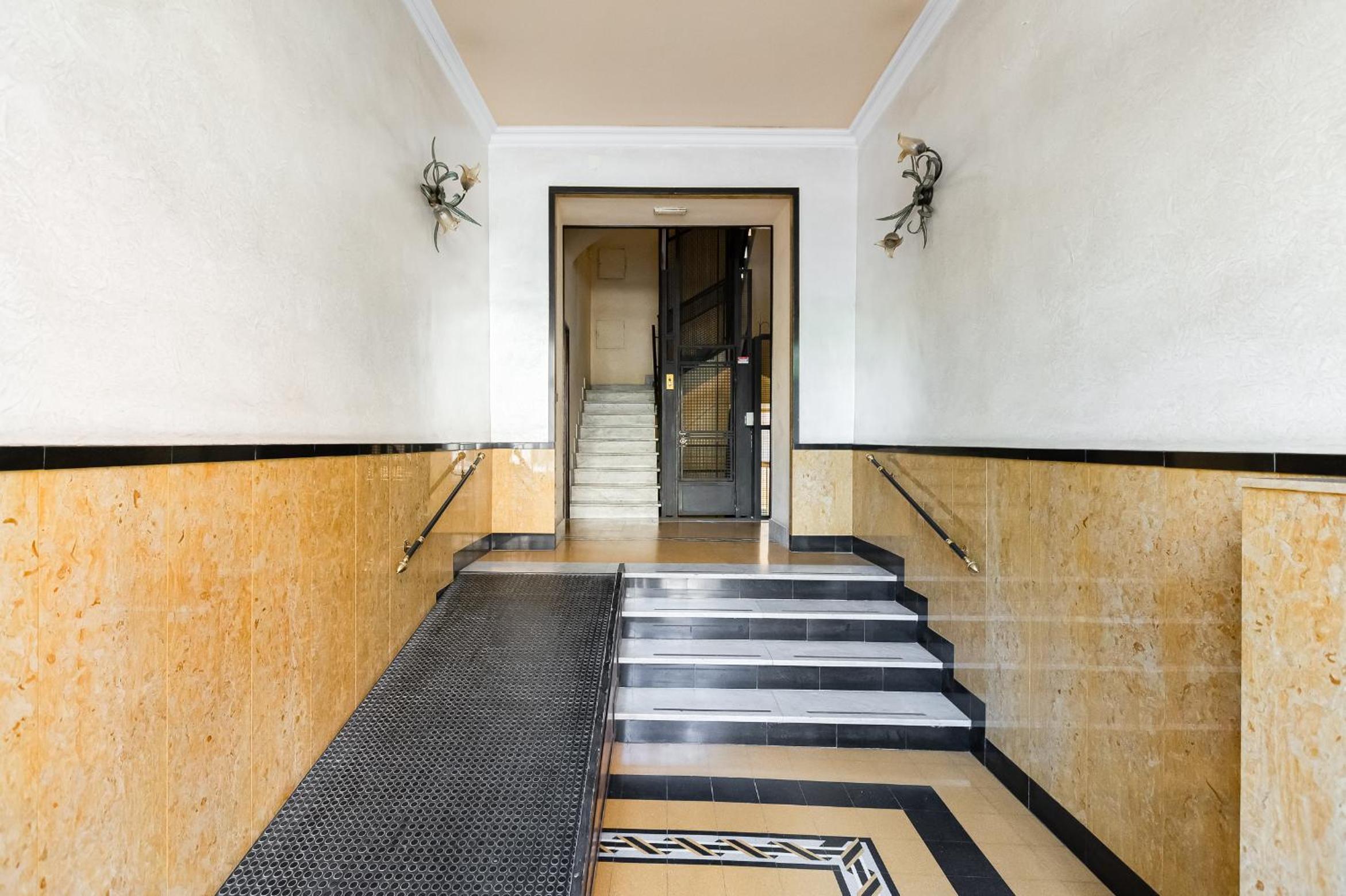 Romaviva Luxury Attic Apartment - San Giovanni in Laterano - Metro A C - Central Rome