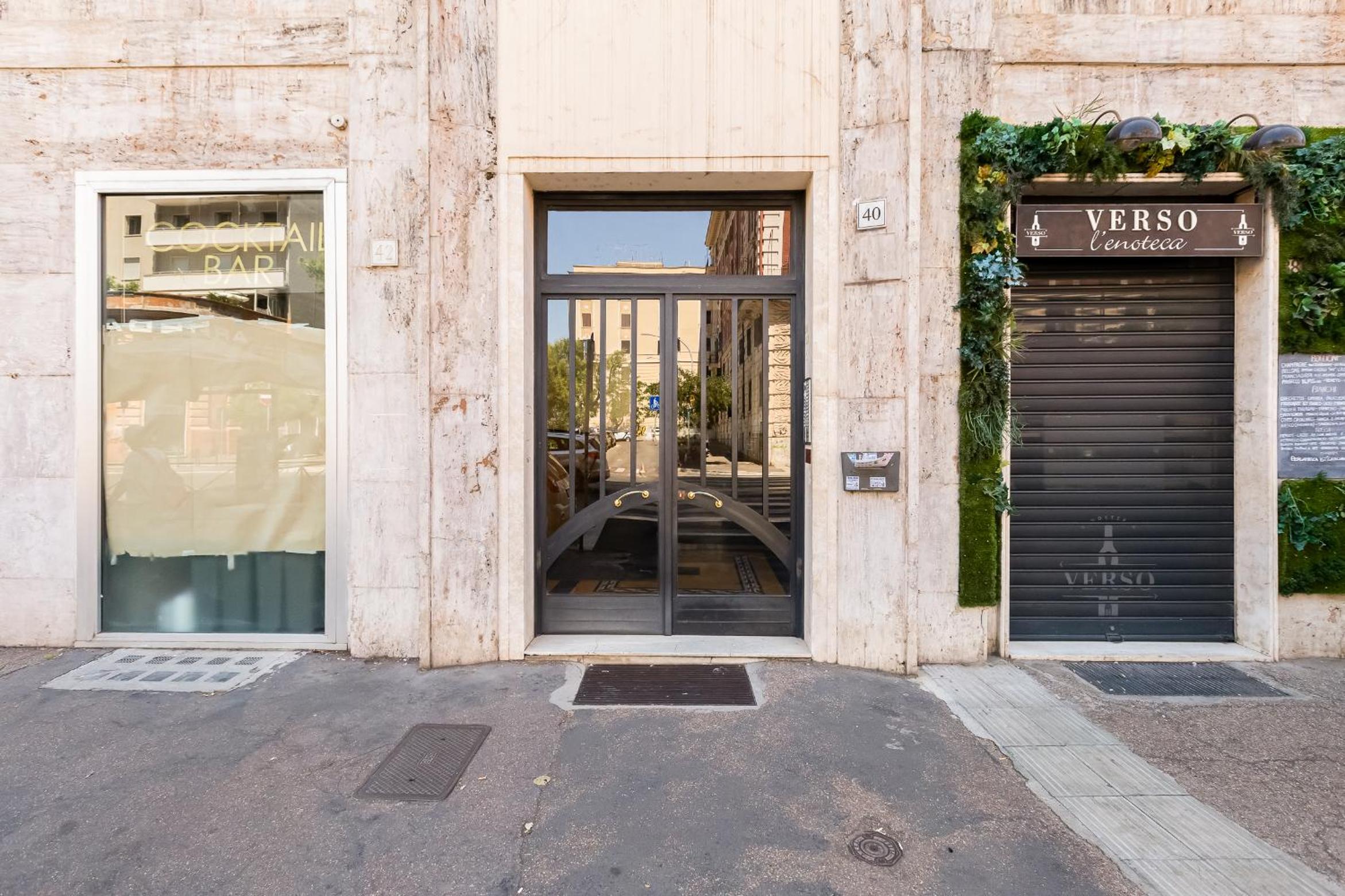 Romaviva Luxury Attic Apartment - San Giovanni in Laterano - Metro A C - Central Rome