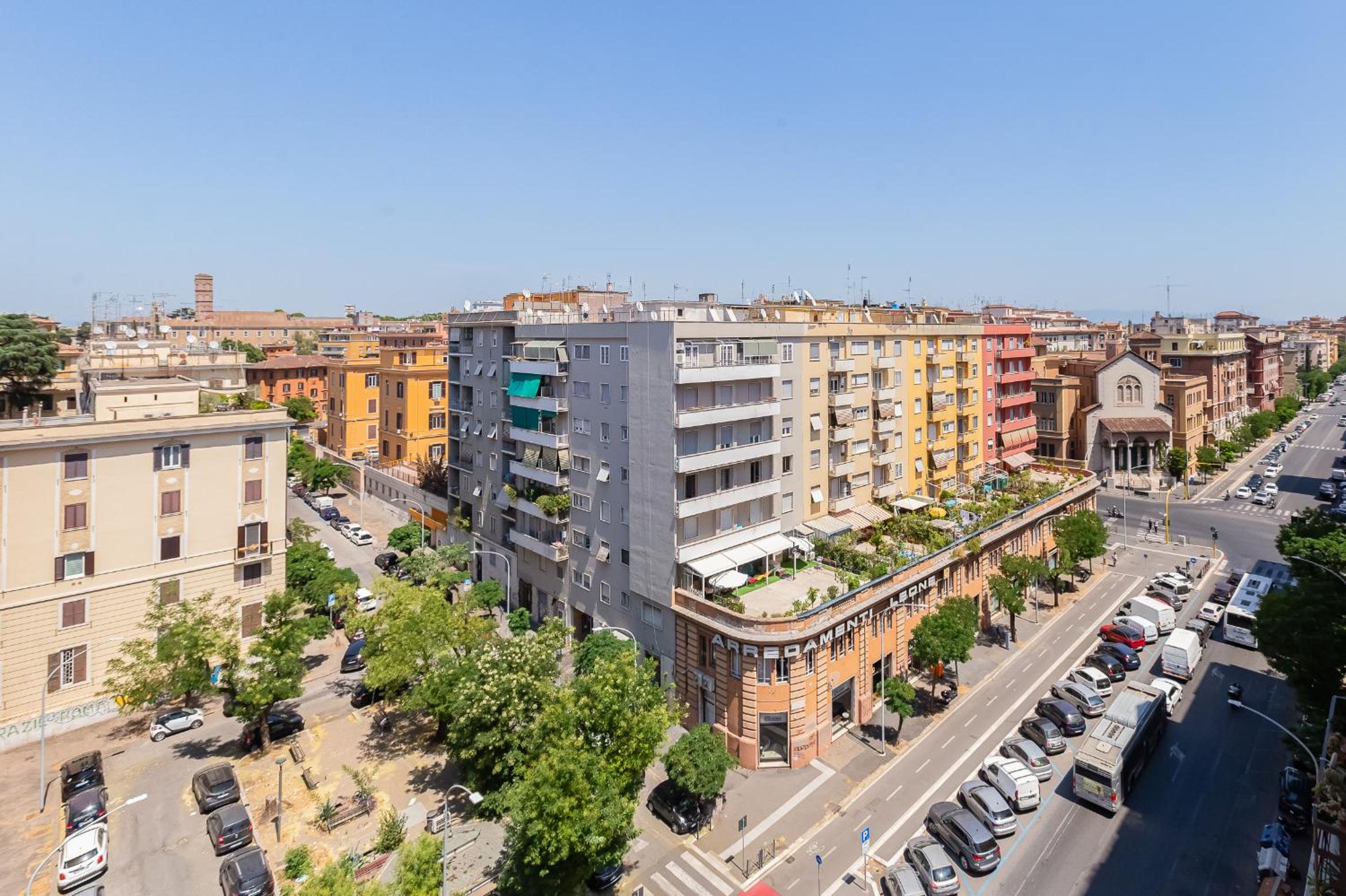 Romaviva Luxury Attic Apartment - San Giovanni in Laterano - Metro A C - Central Rome