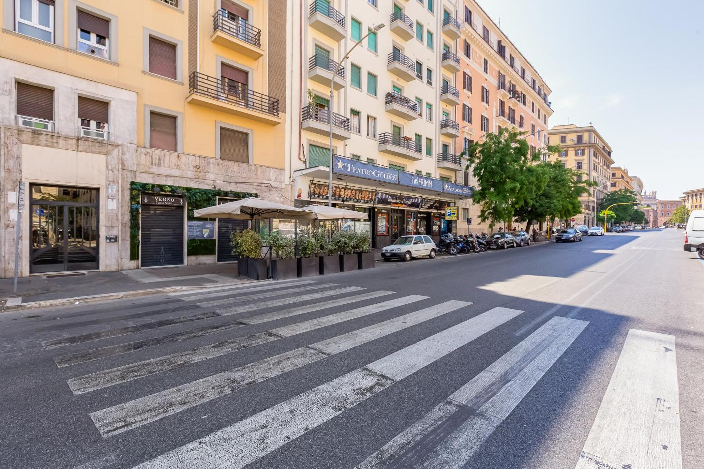 Romaviva Luxury Attic Apartment - San Giovanni in Laterano - Metro A C - Central Rome