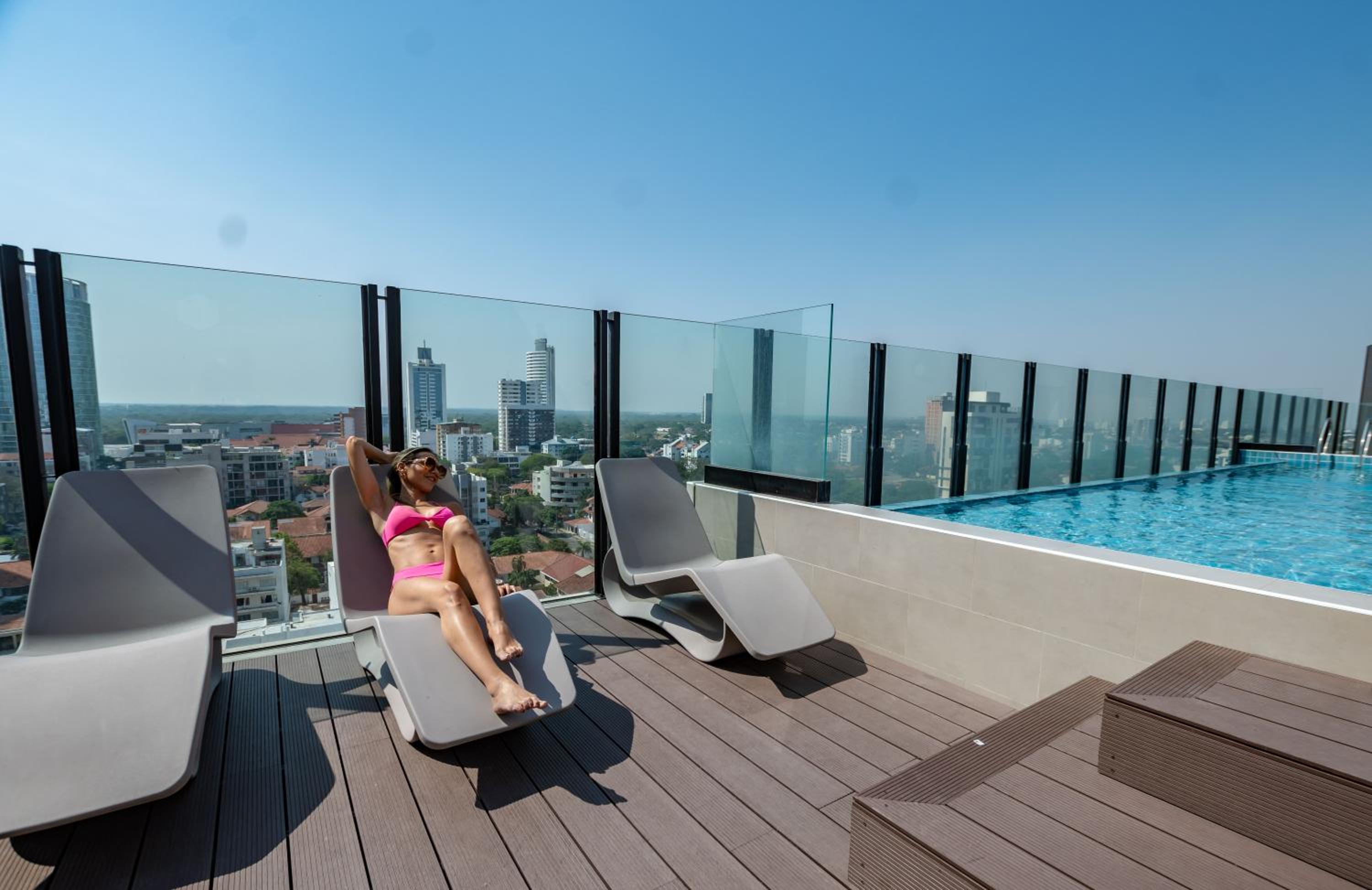 Suite tecnológica y moderna
