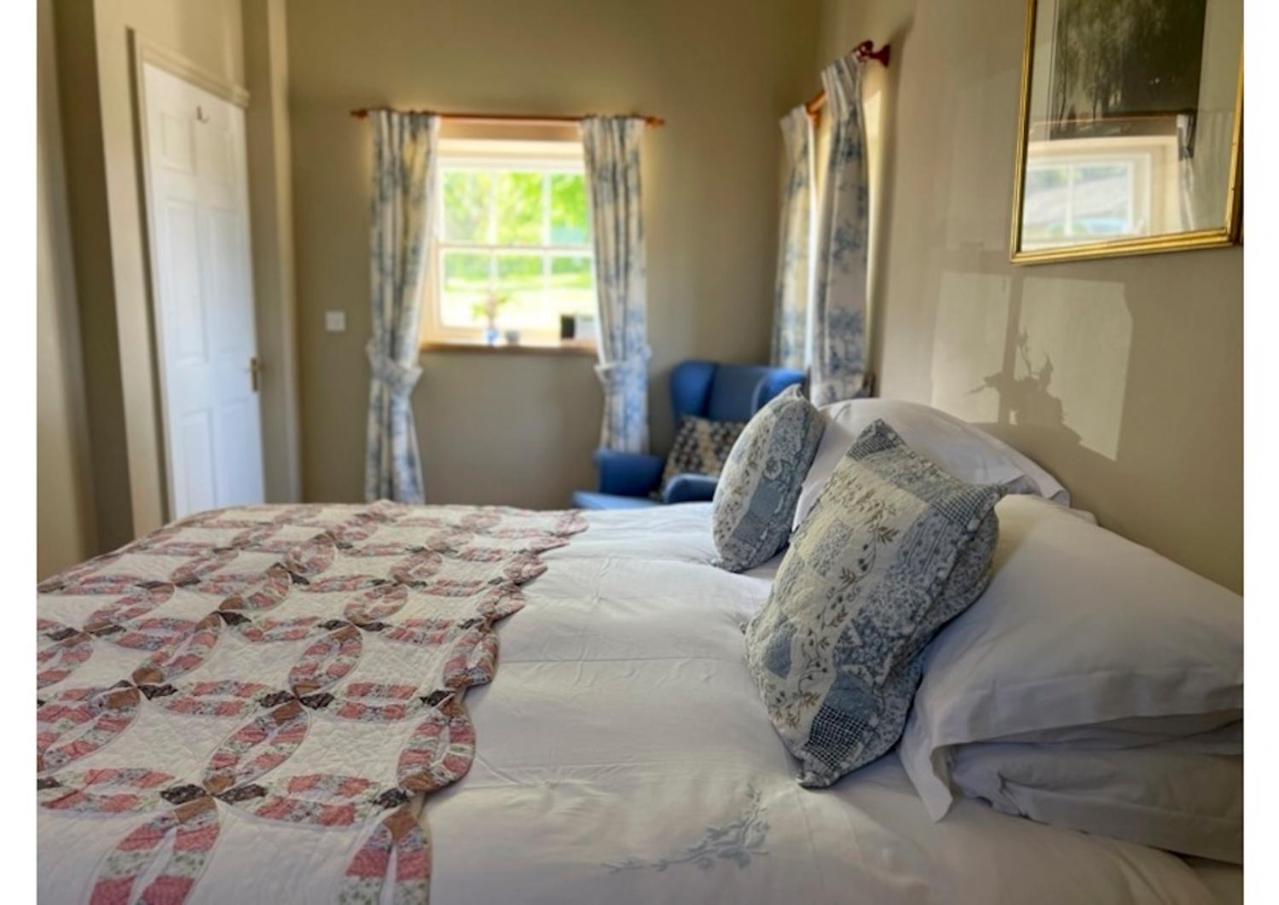Traditional Cottage sleeps 4 view 5