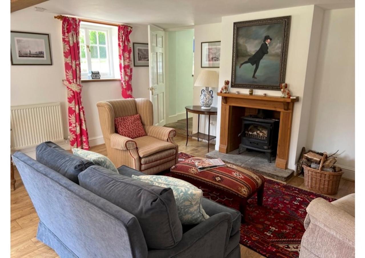 Traditional Cottage sleeps 4 view 2