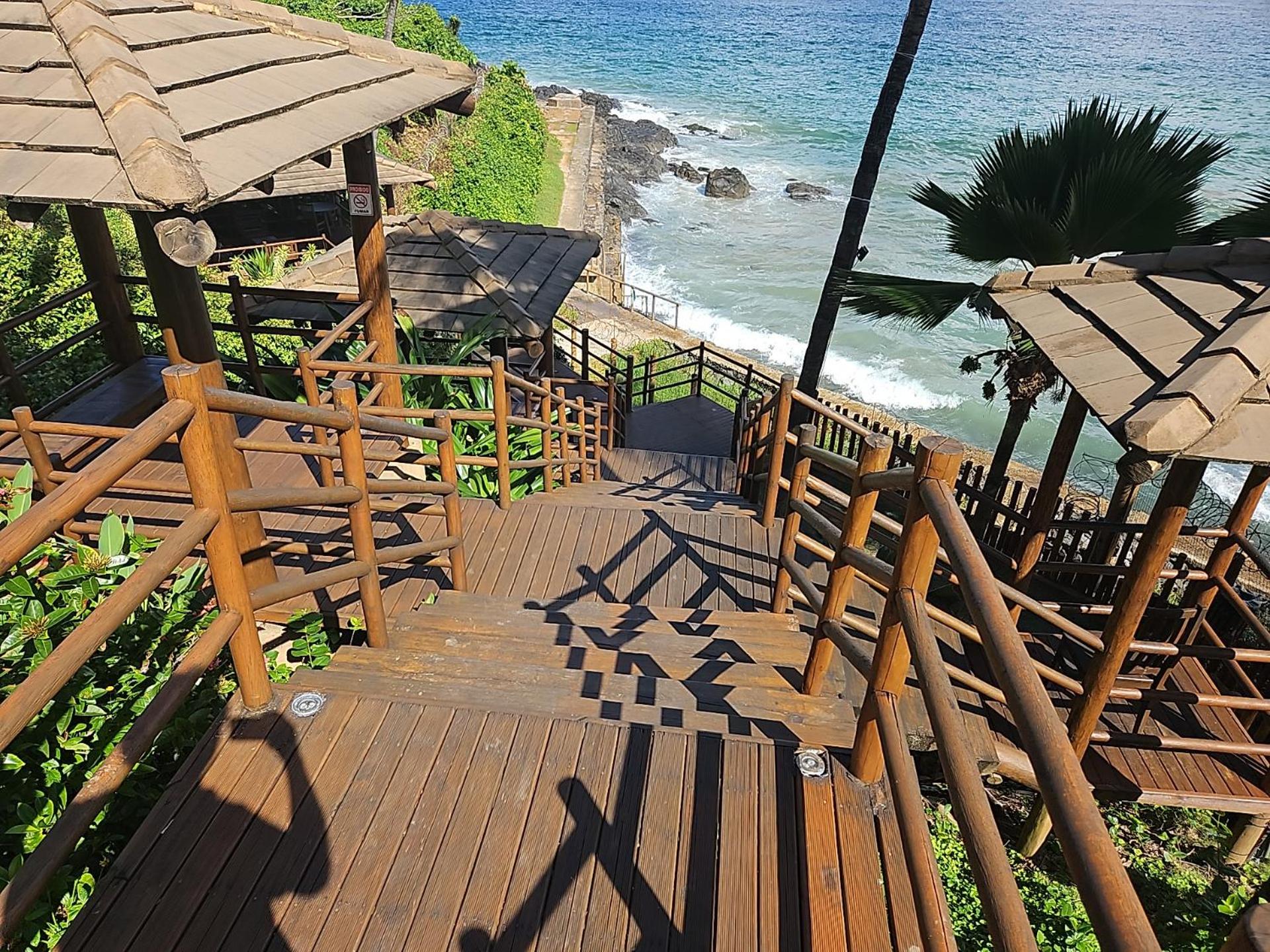 Ap70 m2 condomínio luxo Costa Espanha- Salvador- pré Carnaval -Réveillon em praia exclusiva- Vista Mar