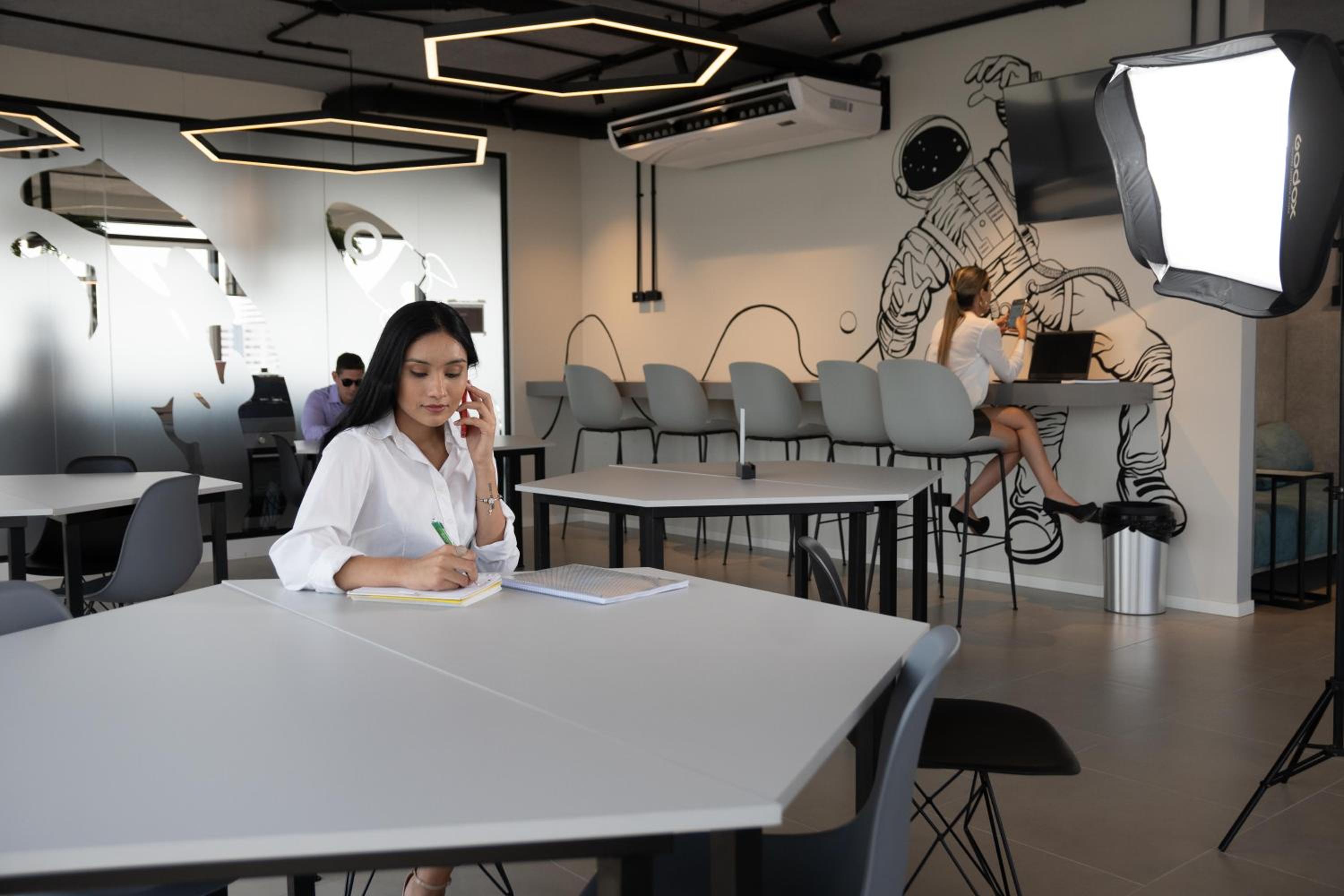 Suite tecnológica y moderna