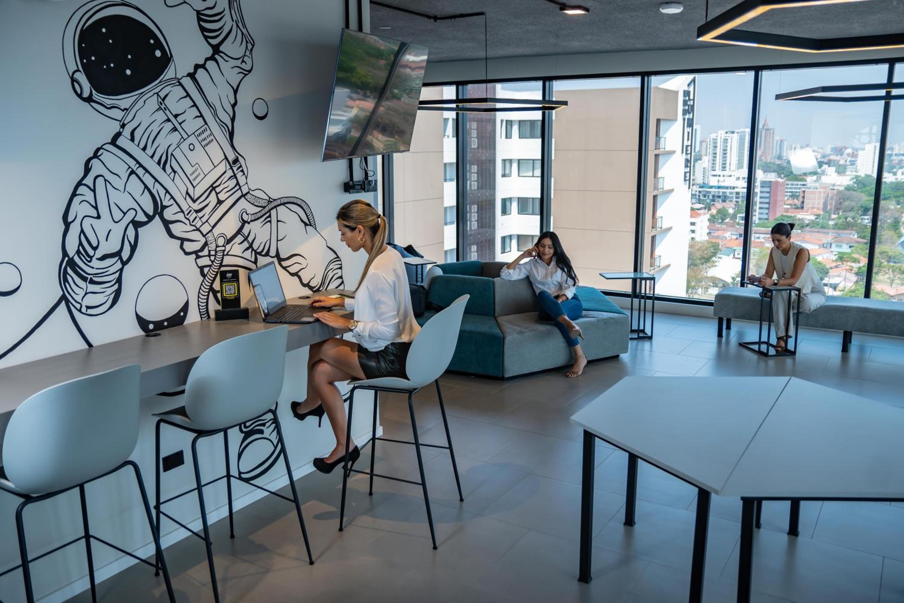 Suite tecnológica y moderna