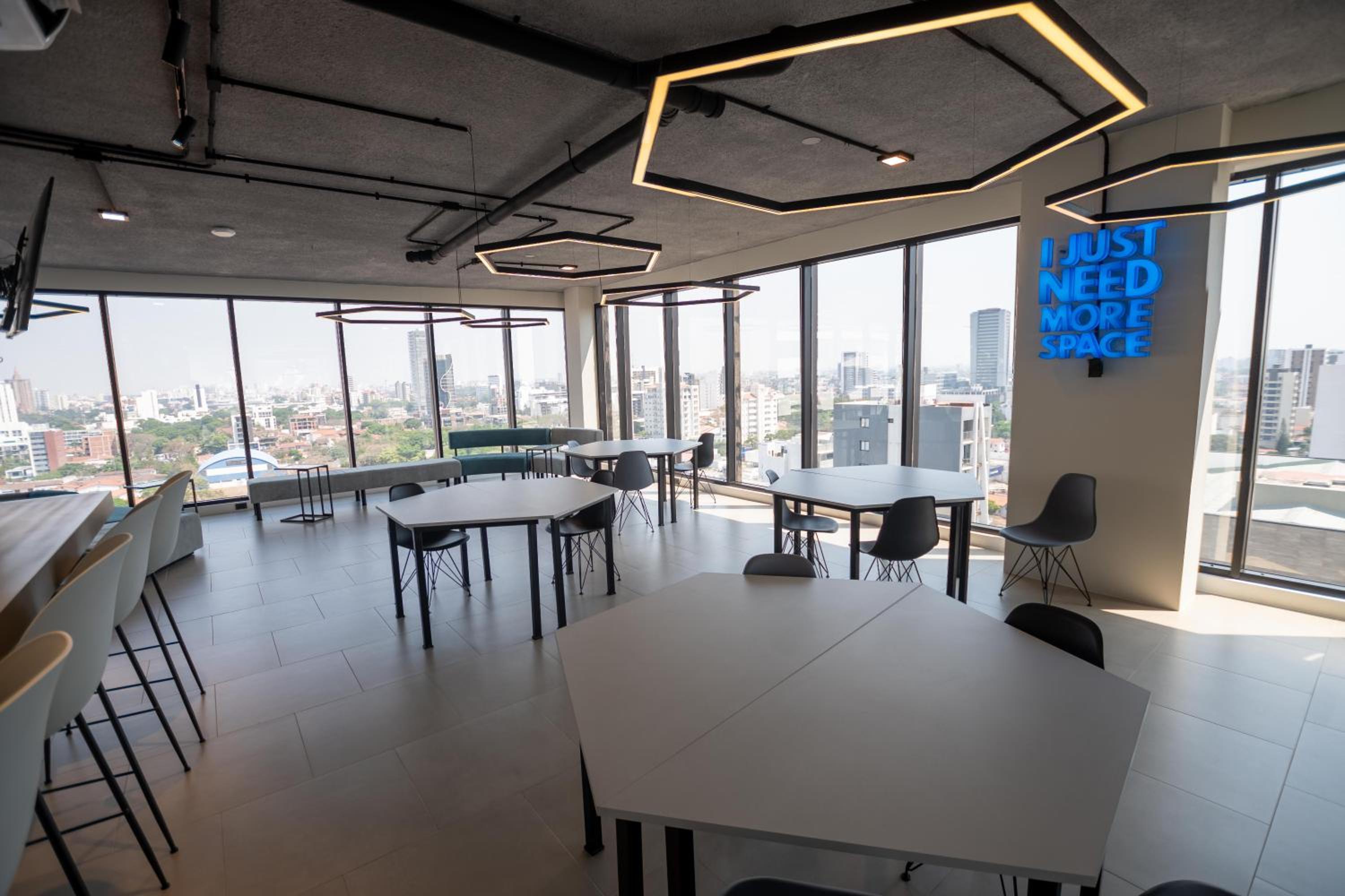 Suite tecnológica y moderna