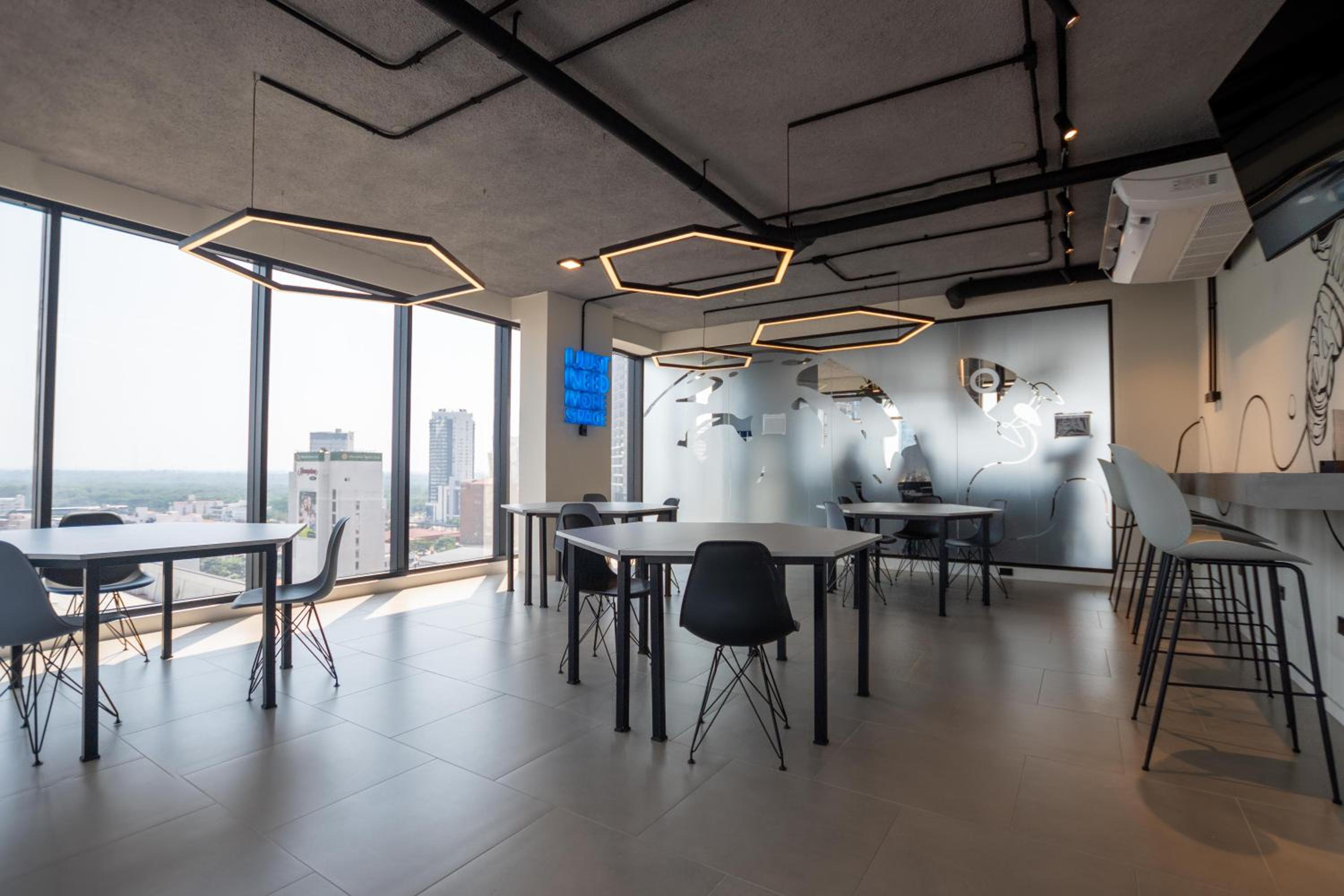 Suite tecnológica y moderna
