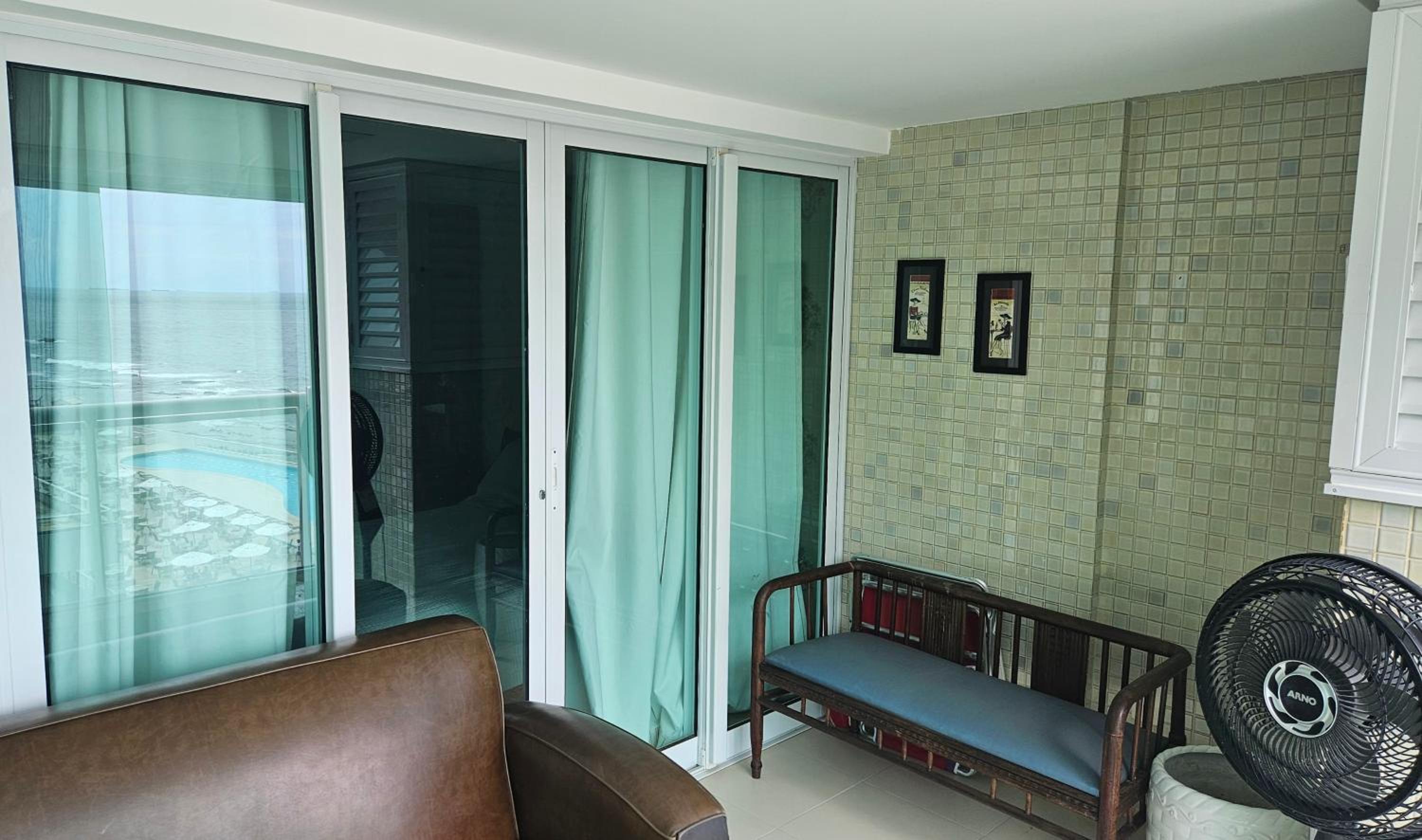 Ap70 m2 condomínio luxo Costa Espanha- Salvador- pré Carnaval -Réveillon em praia exclusiva- Vista Mar