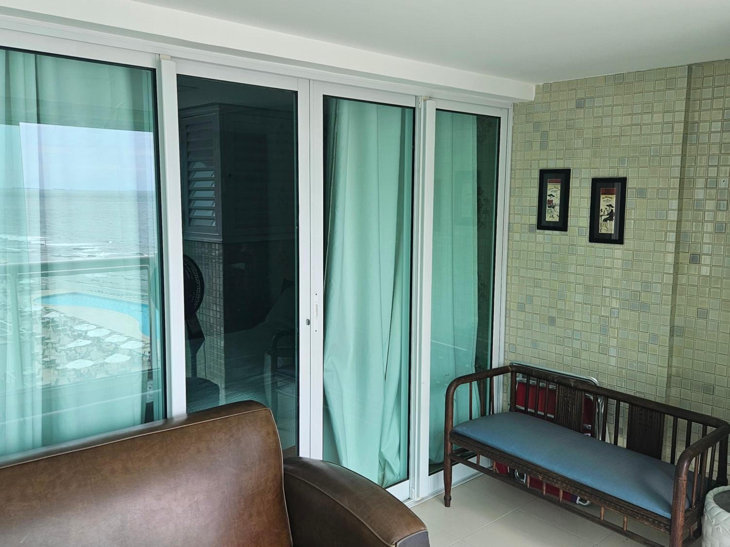 Ap70 m2 condomínio luxo Costa Espanha- Salvador- pré Carnaval -Réveillon em praia exclusiva- Vista Mar